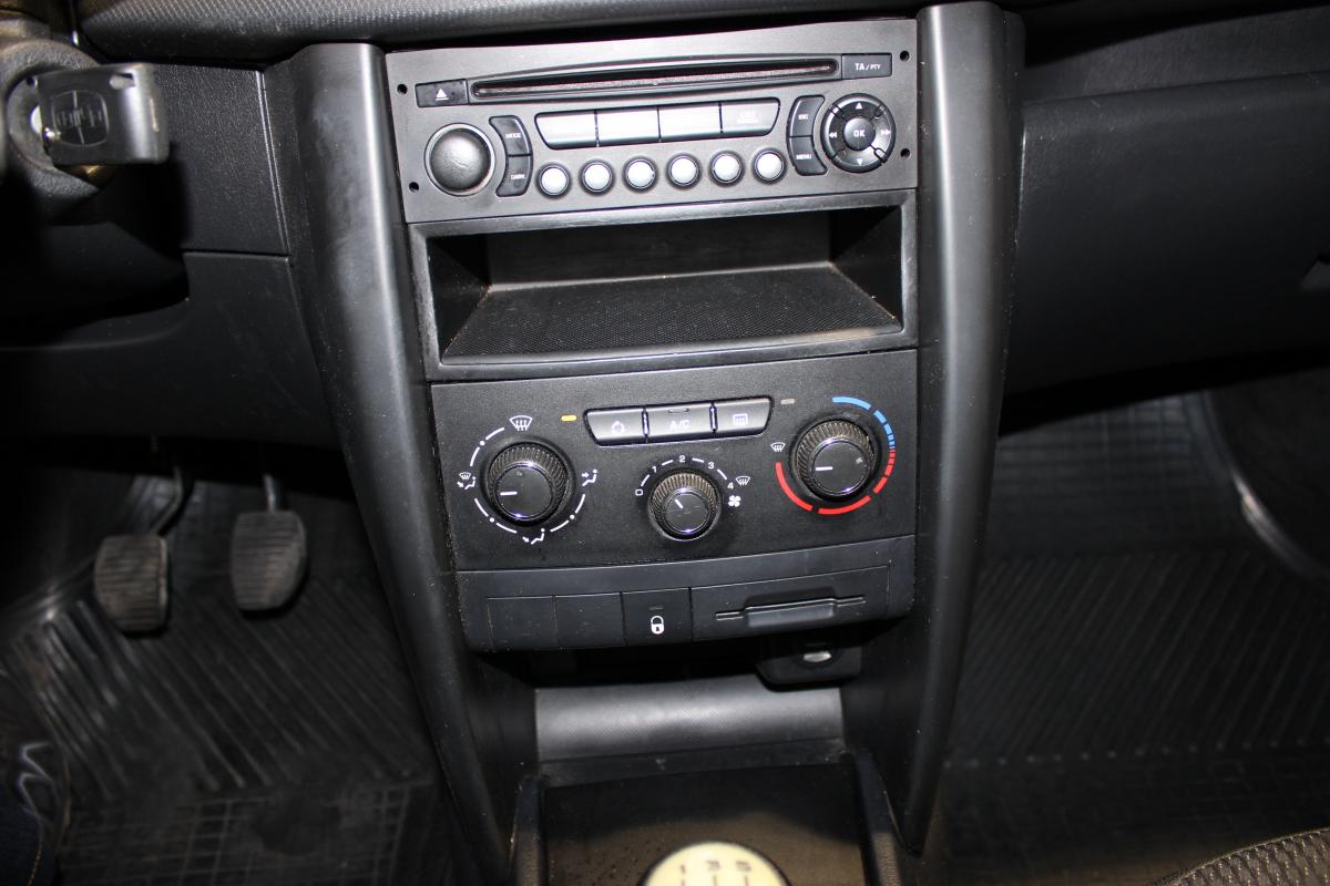 Peugeot 207 hatchback