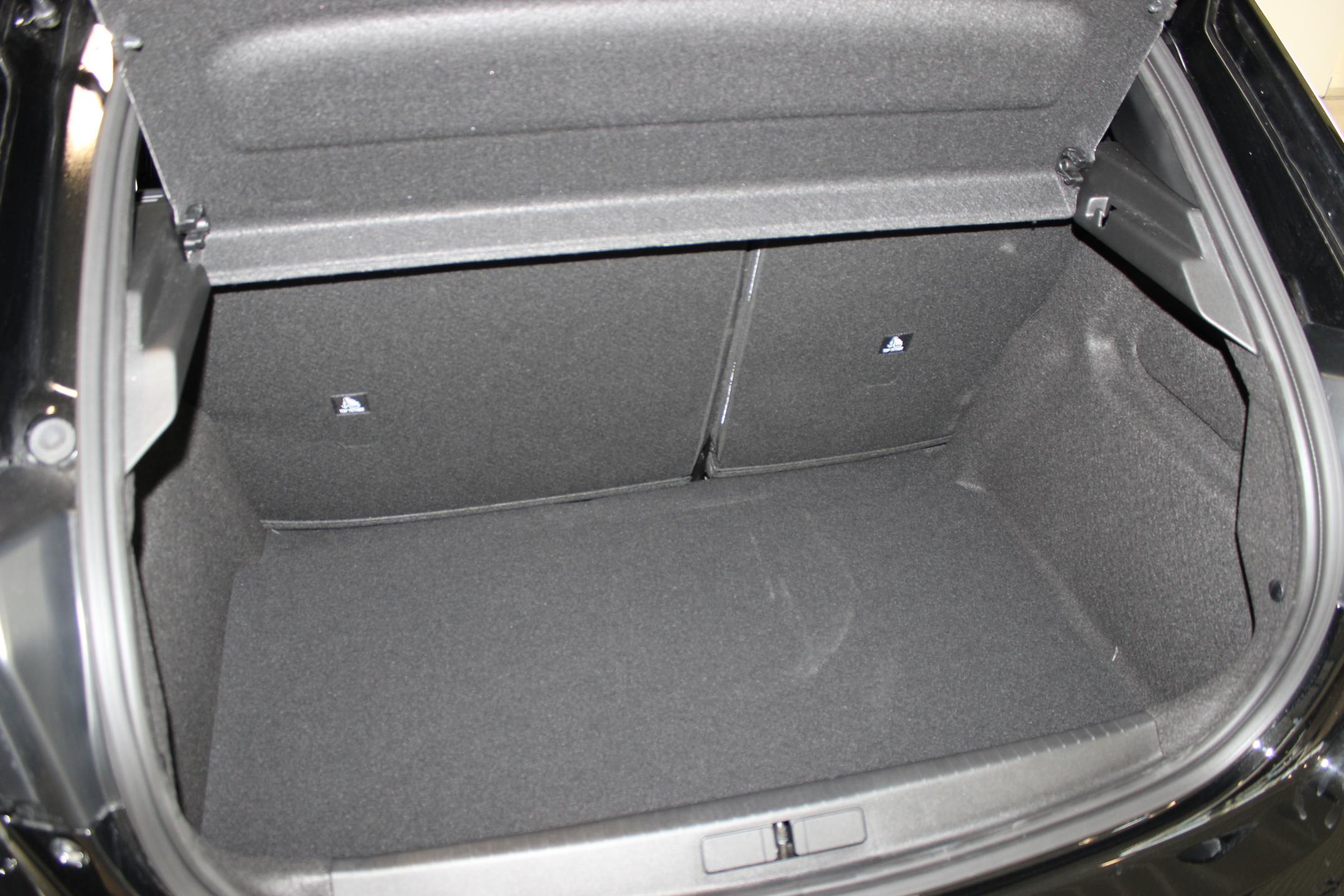 Peugeot 208 hatchback