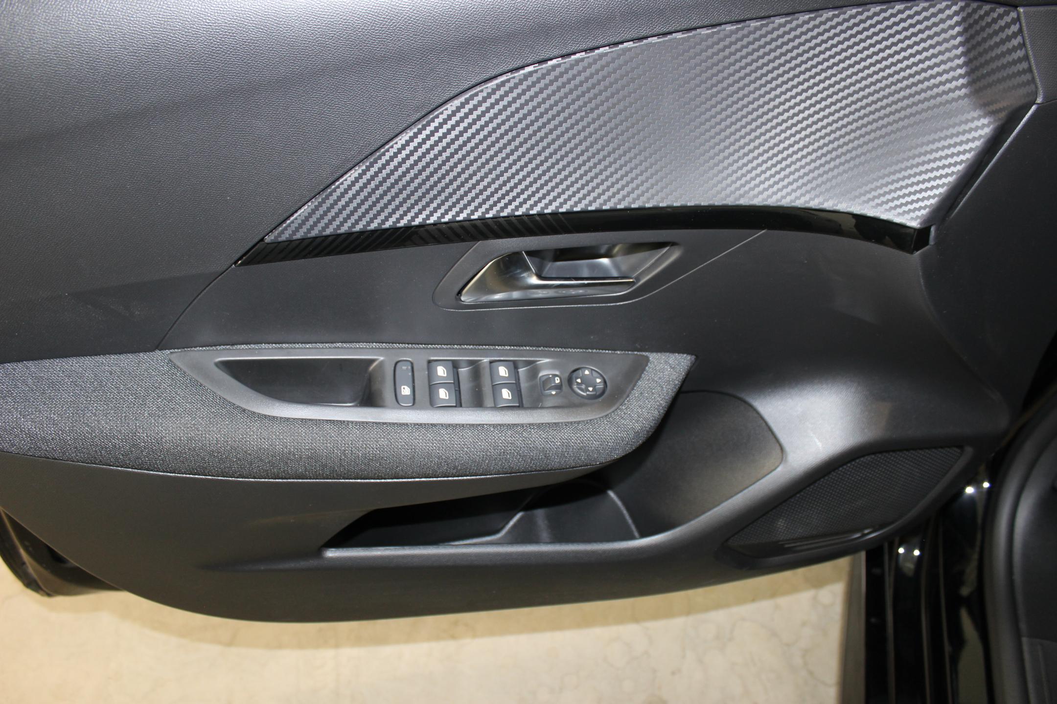 Peugeot 208 hatchback