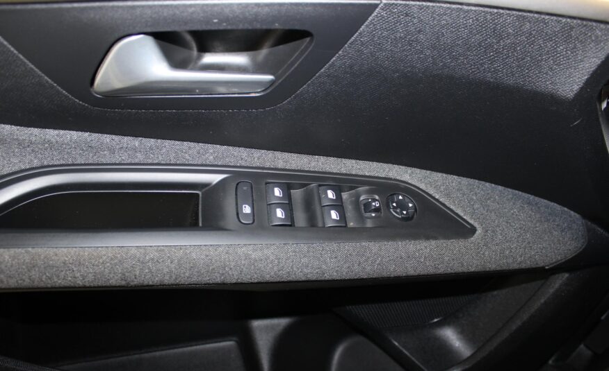 Peugeot 5008 SUV