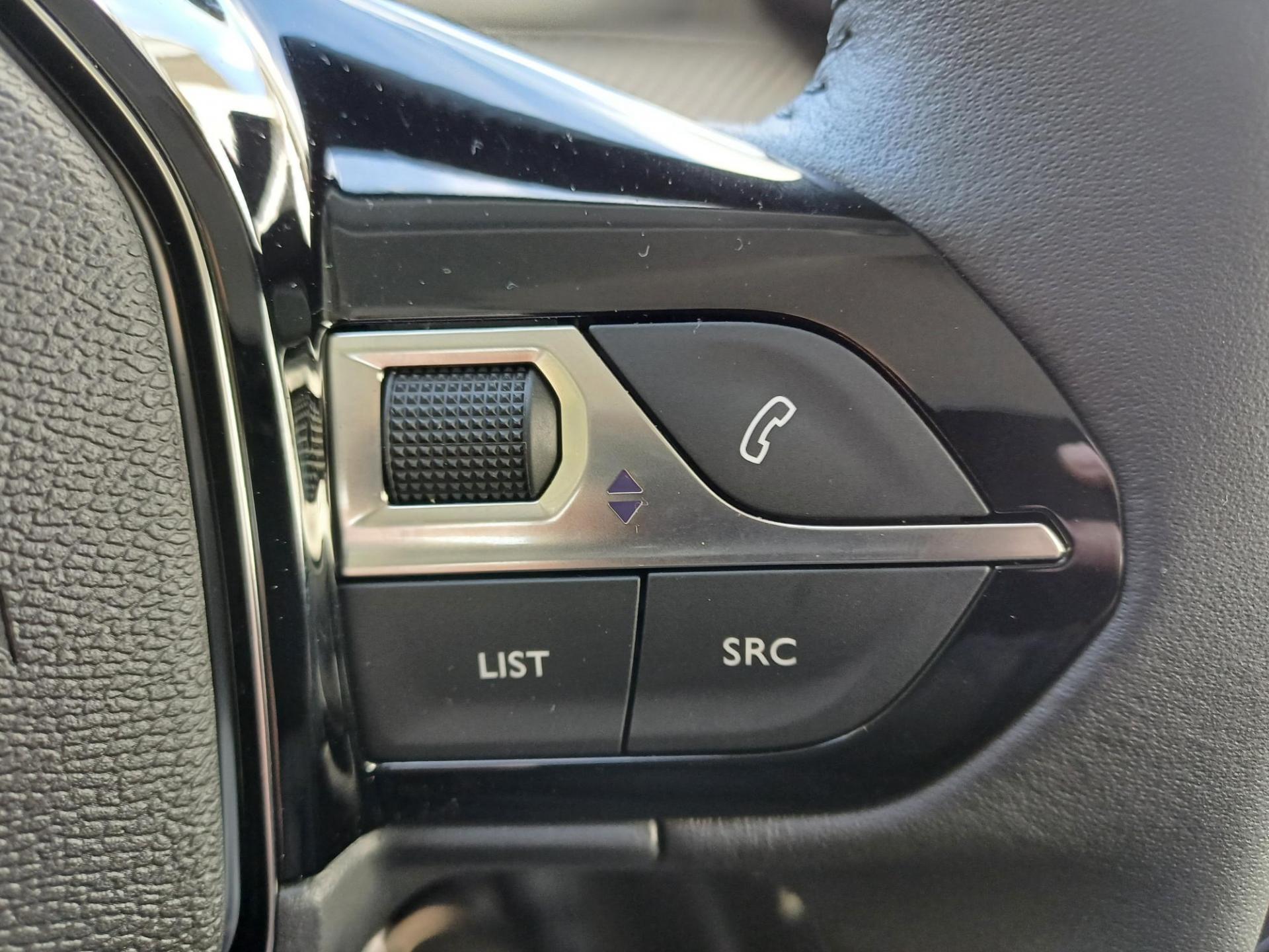 Peugeot 208 hatchback