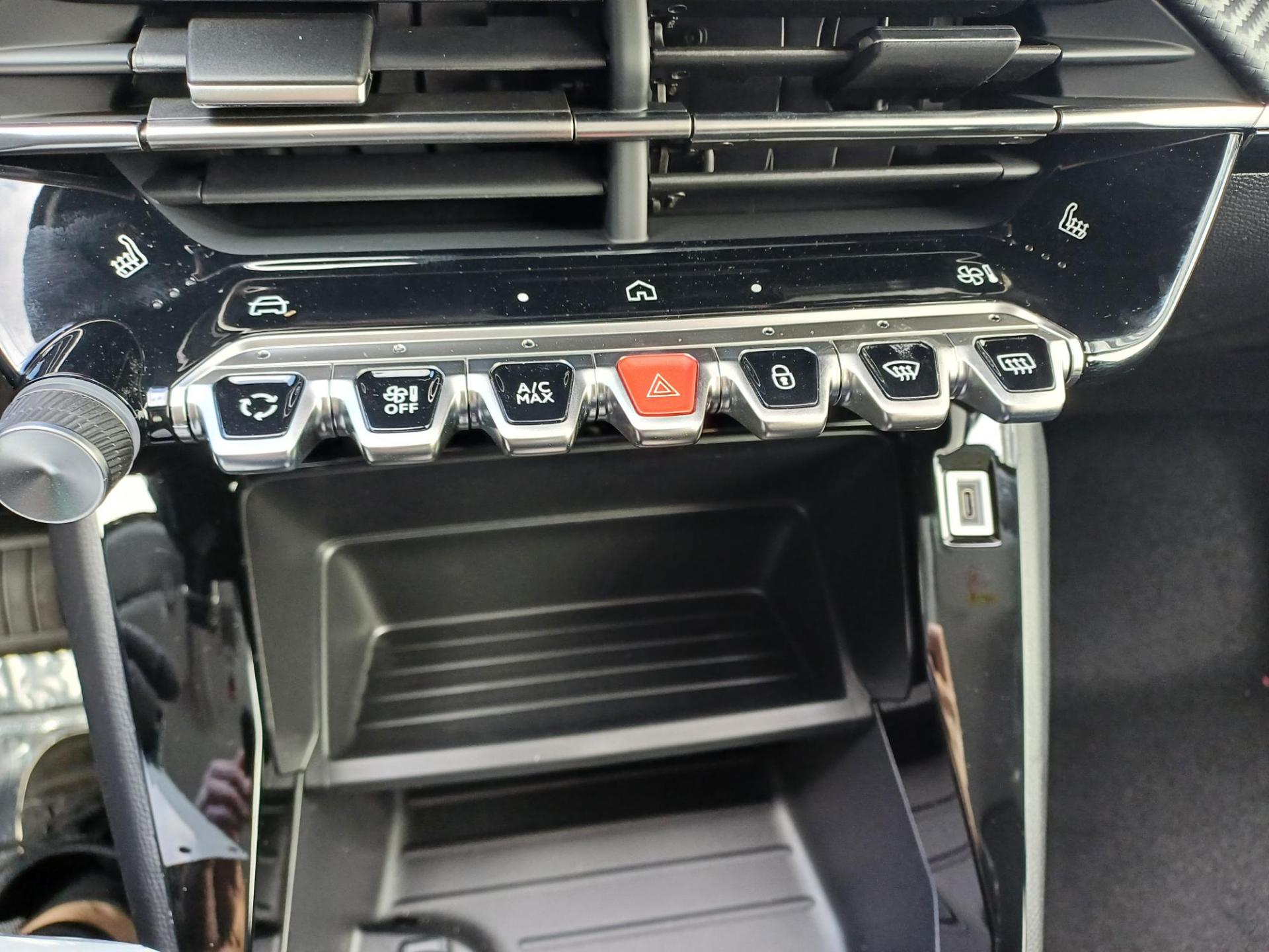 Peugeot 208 hatchback