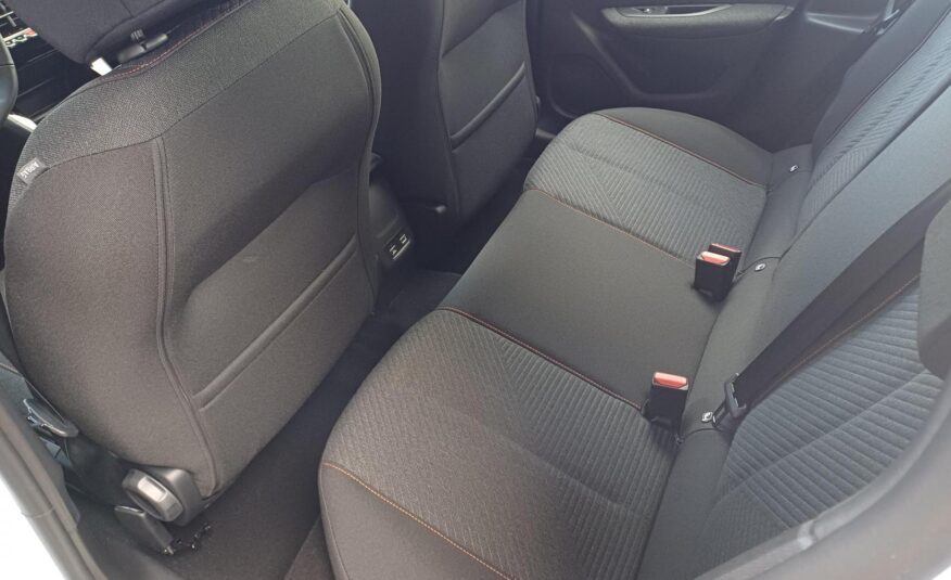 Peugeot 208 hatchback