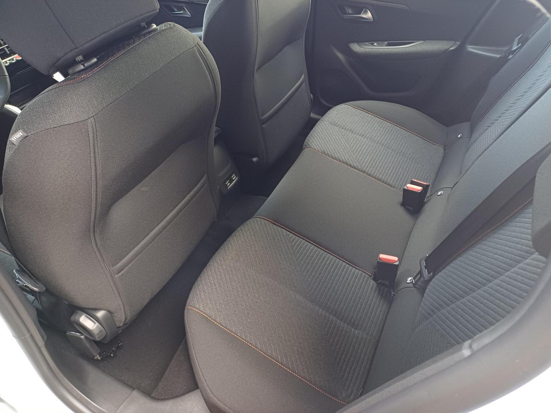 Peugeot 208 hatchback