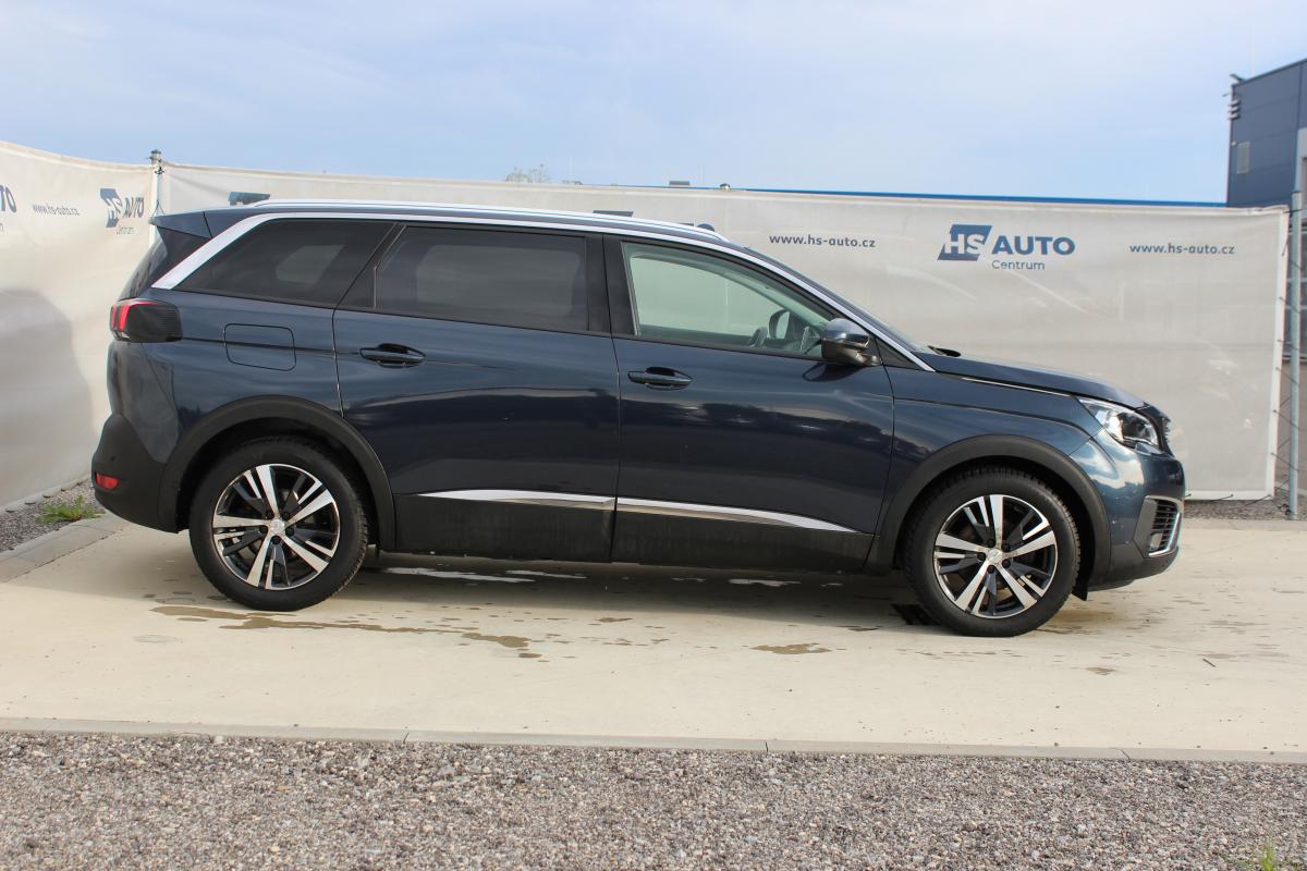 Peugeot 5008 SUV