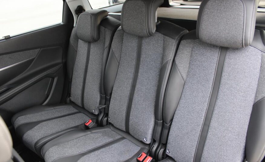Peugeot 5008 SUV