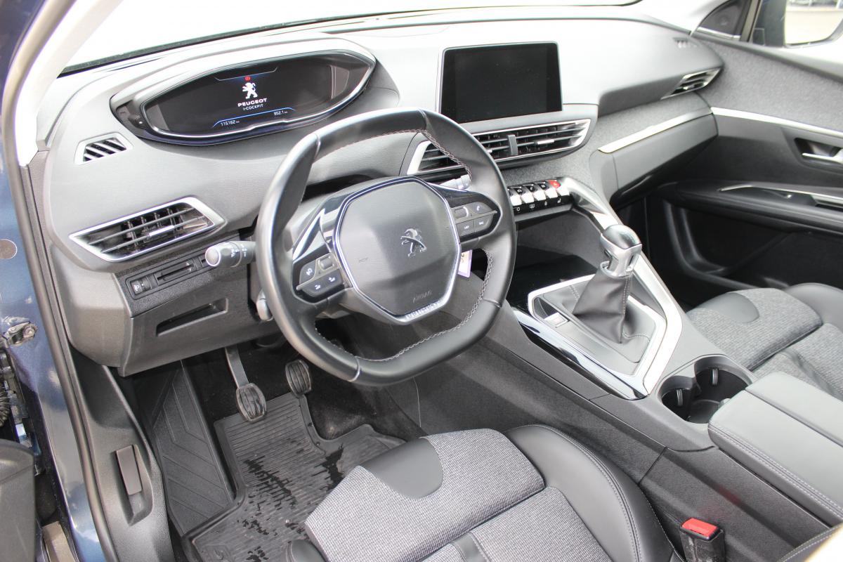 Peugeot 5008 SUV