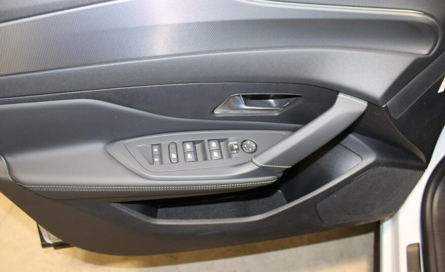 Peugeot 408 liftback