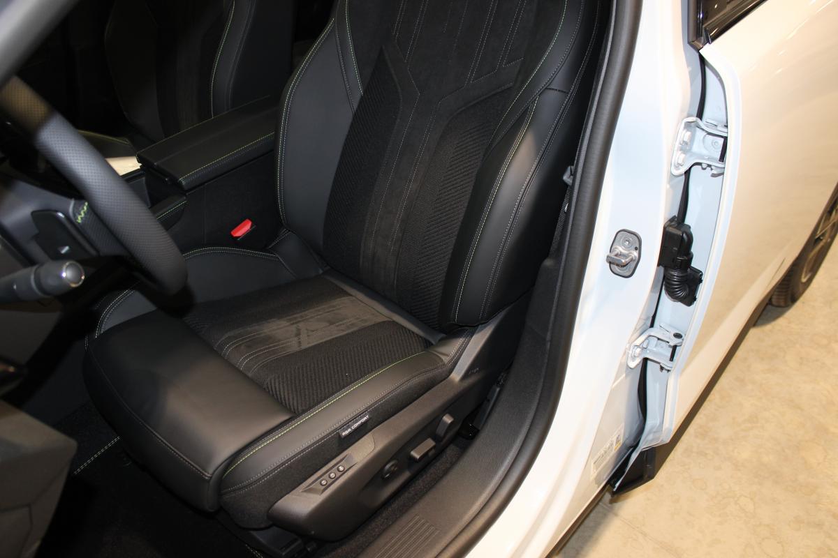 Peugeot 408 liftback