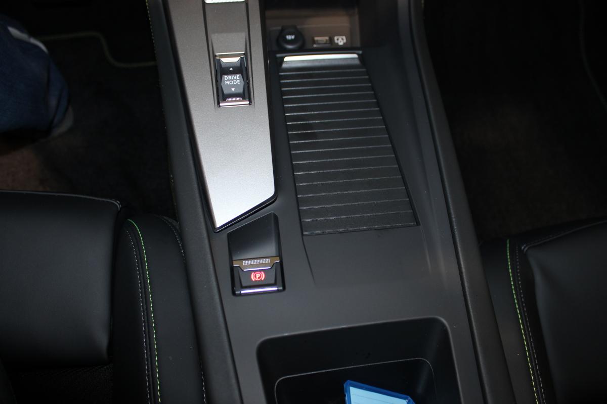 Peugeot 408 liftback