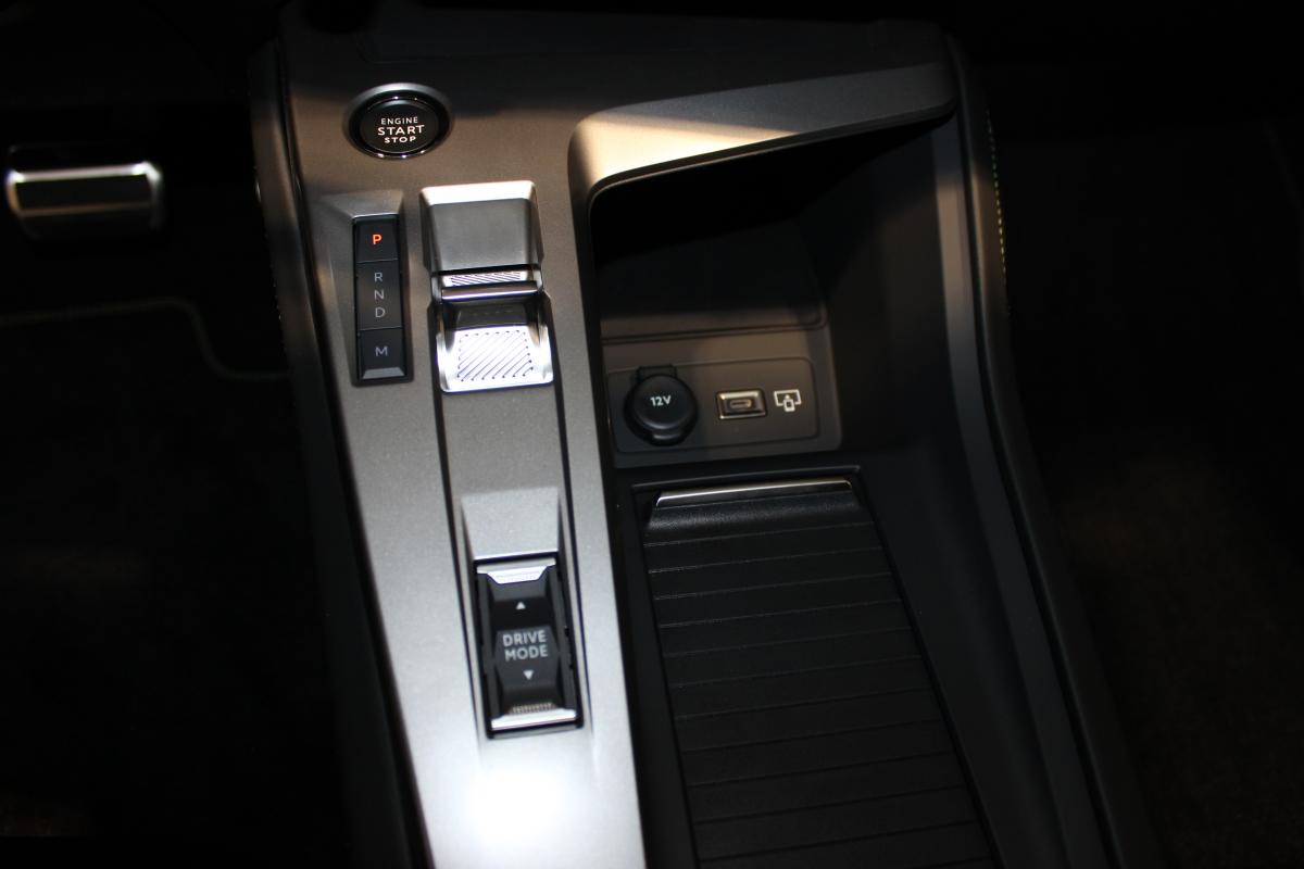 Peugeot 408 liftback