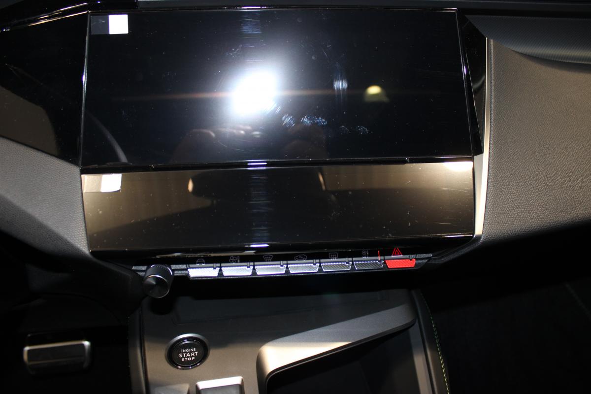 Peugeot 408 liftback