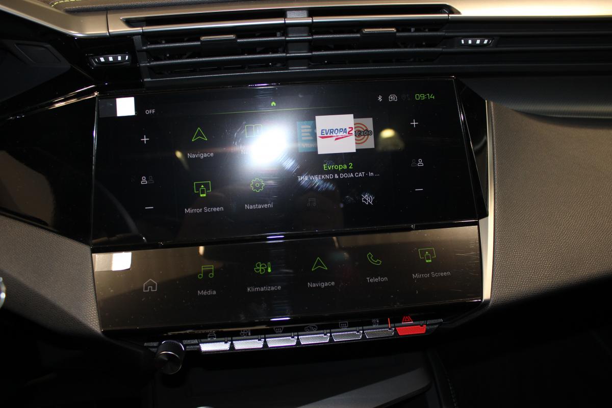 Peugeot 408 liftback