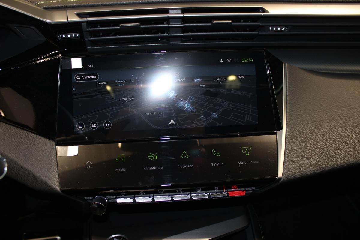 Peugeot 408 liftback