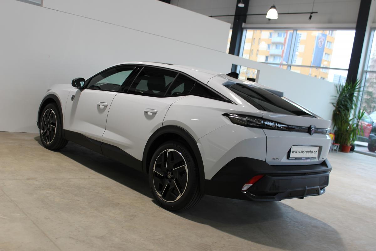 Peugeot 408 liftback