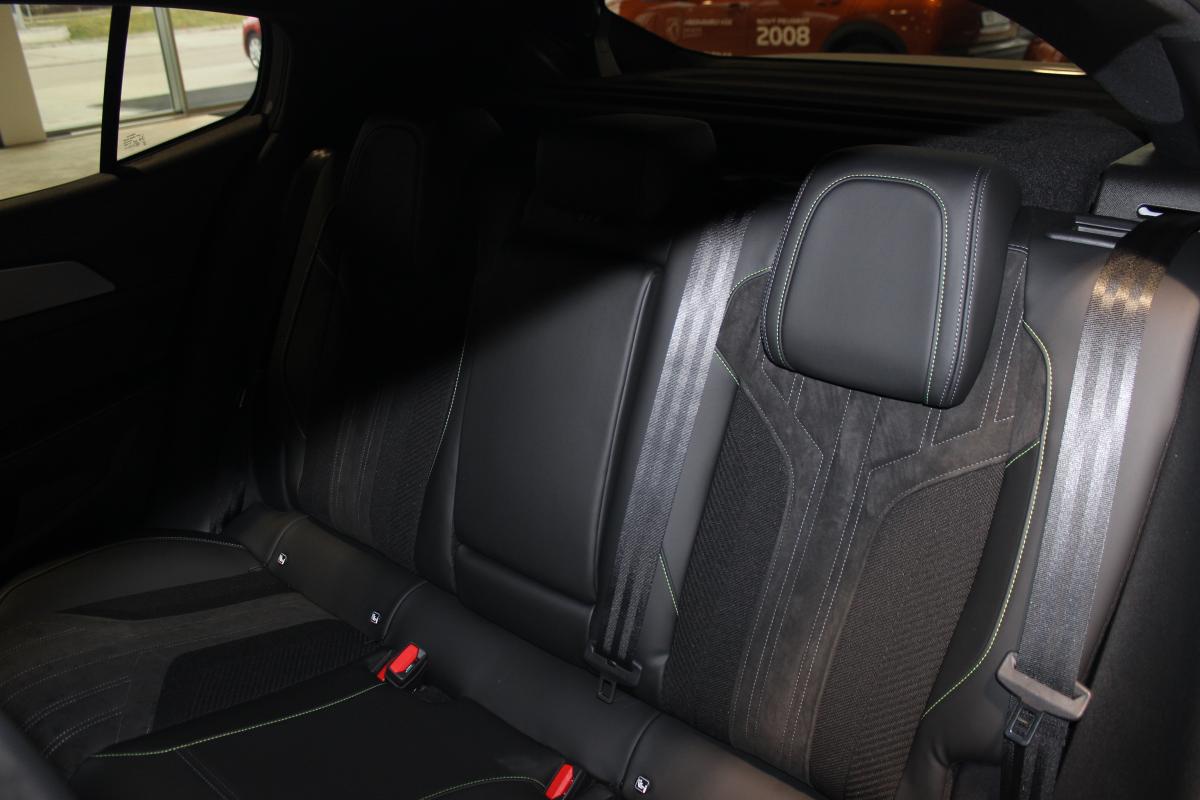 Peugeot 408 liftback