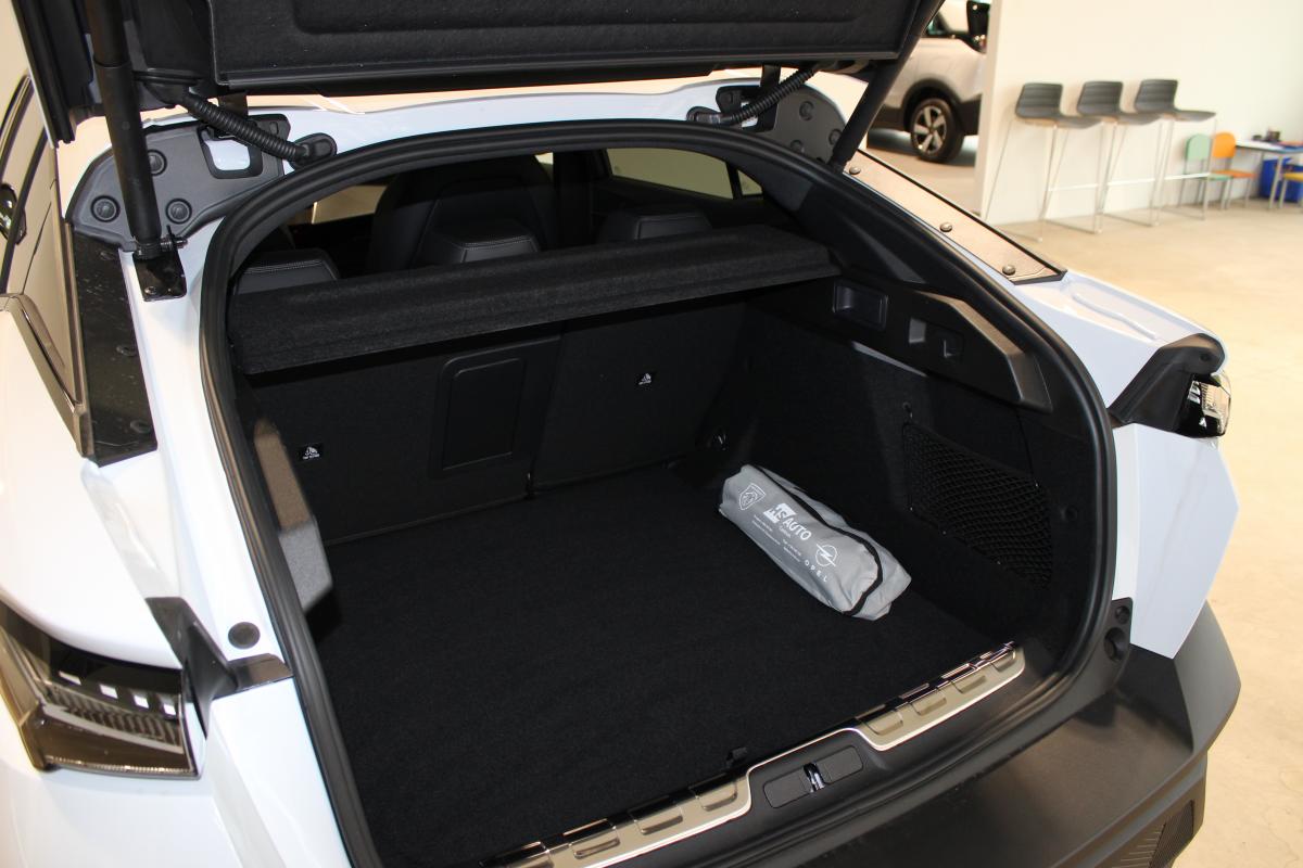 Peugeot 408 liftback