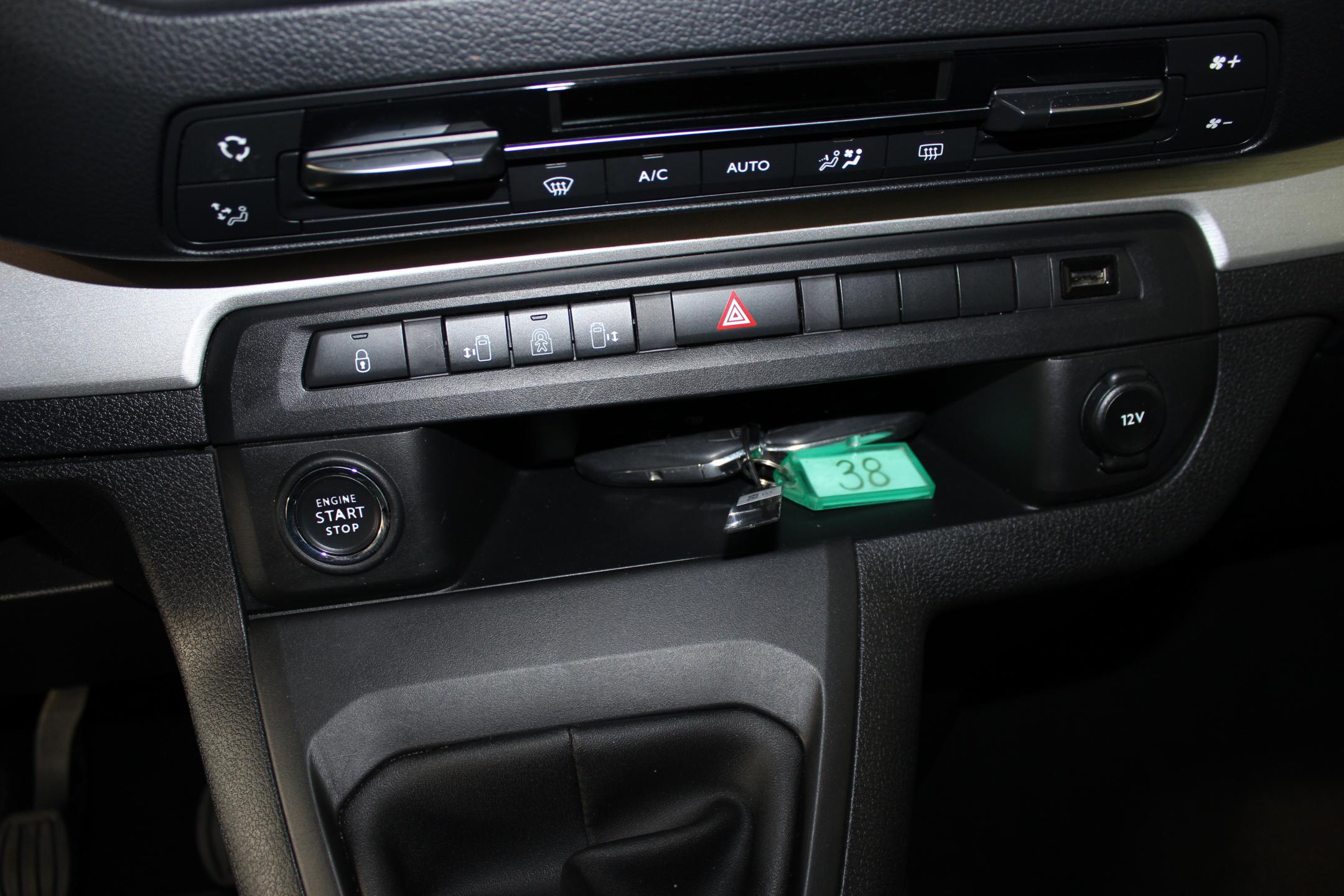 Peugeot Traveller MPV