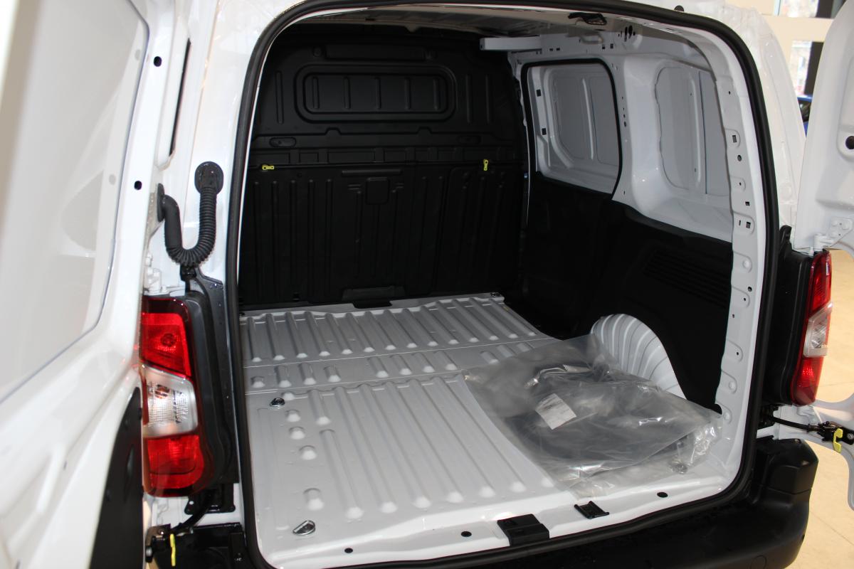 Peugeot Partner skříň