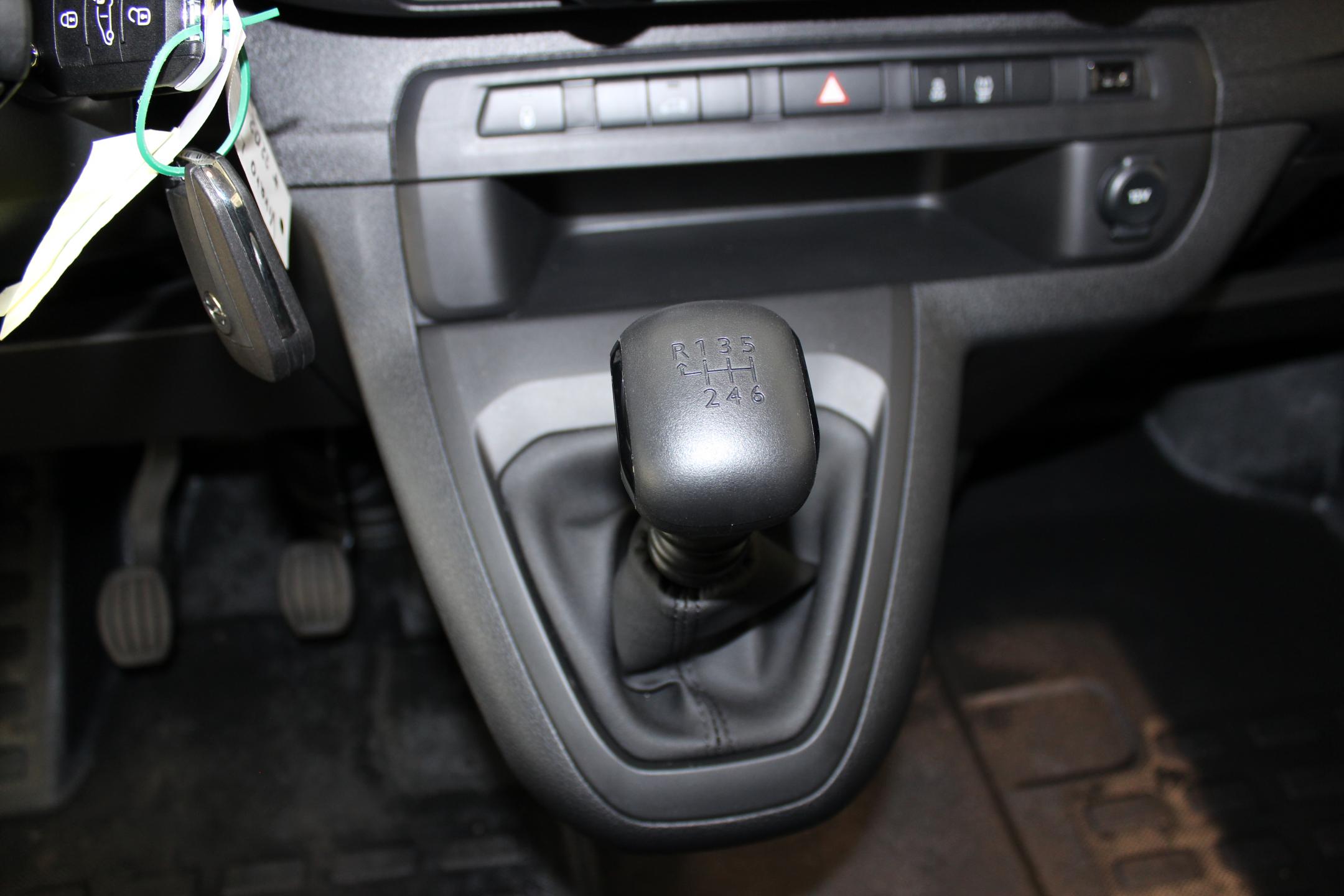 Opel Vivaro skříň