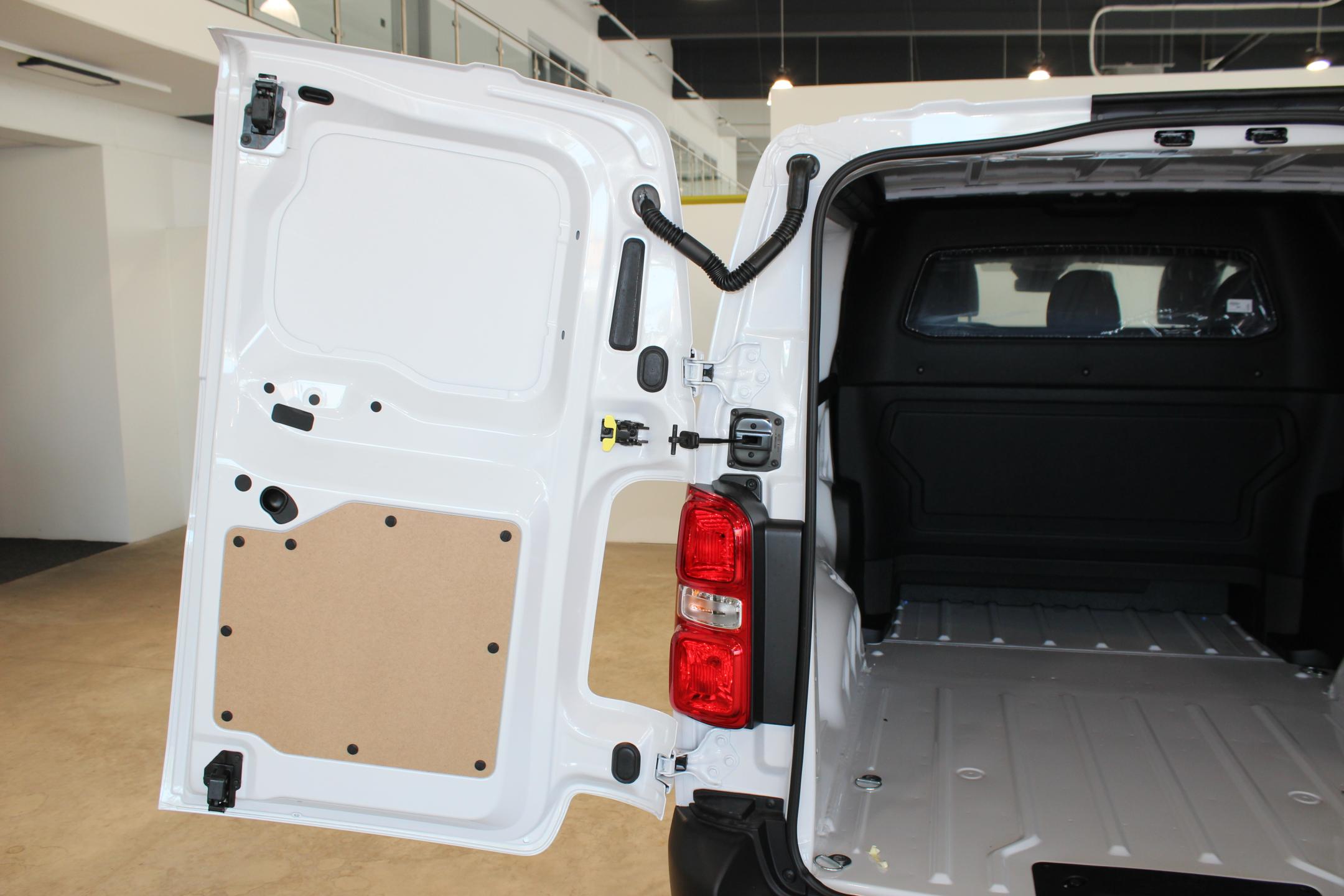 Opel Vivaro skříň