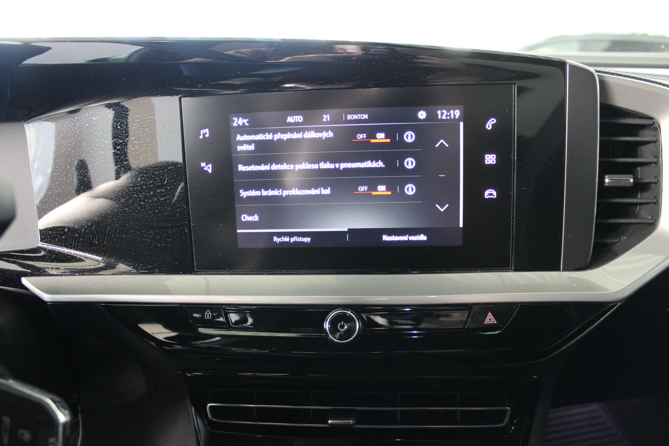 Opel Mokka hatchback