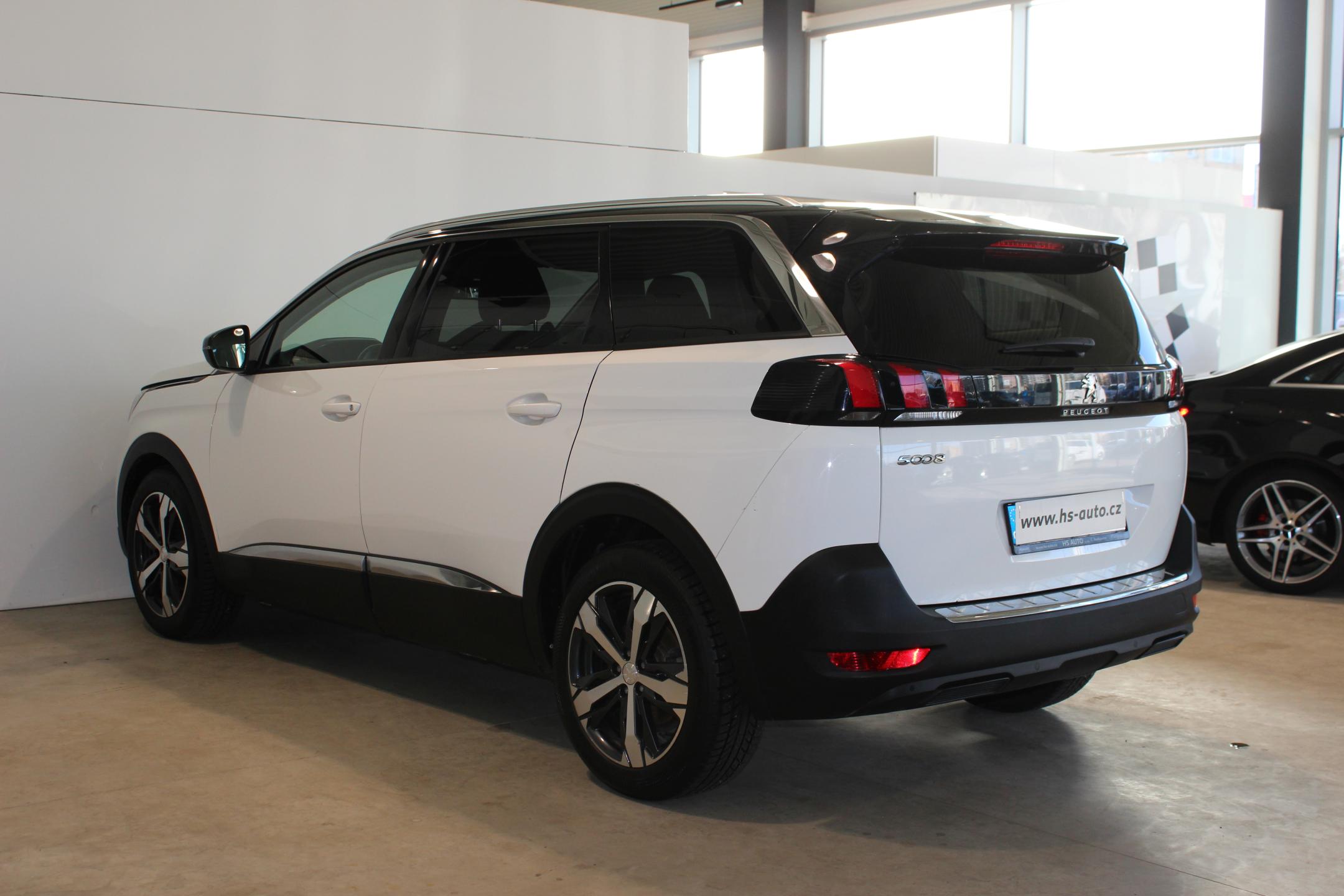 Peugeot 5008 SUV