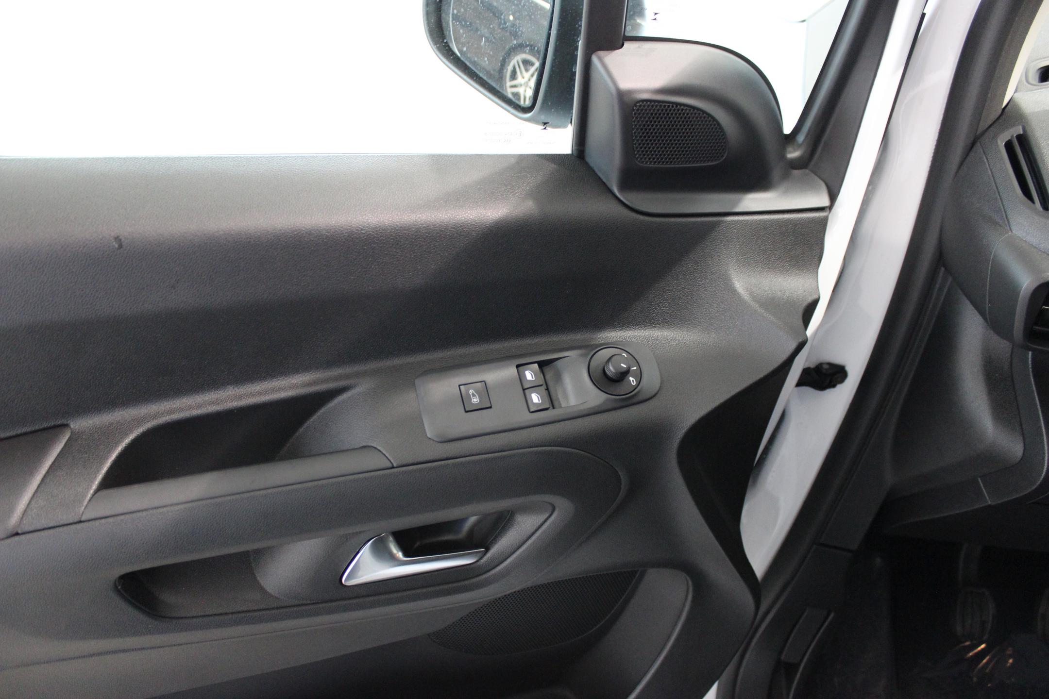 Peugeot Partner skříň
