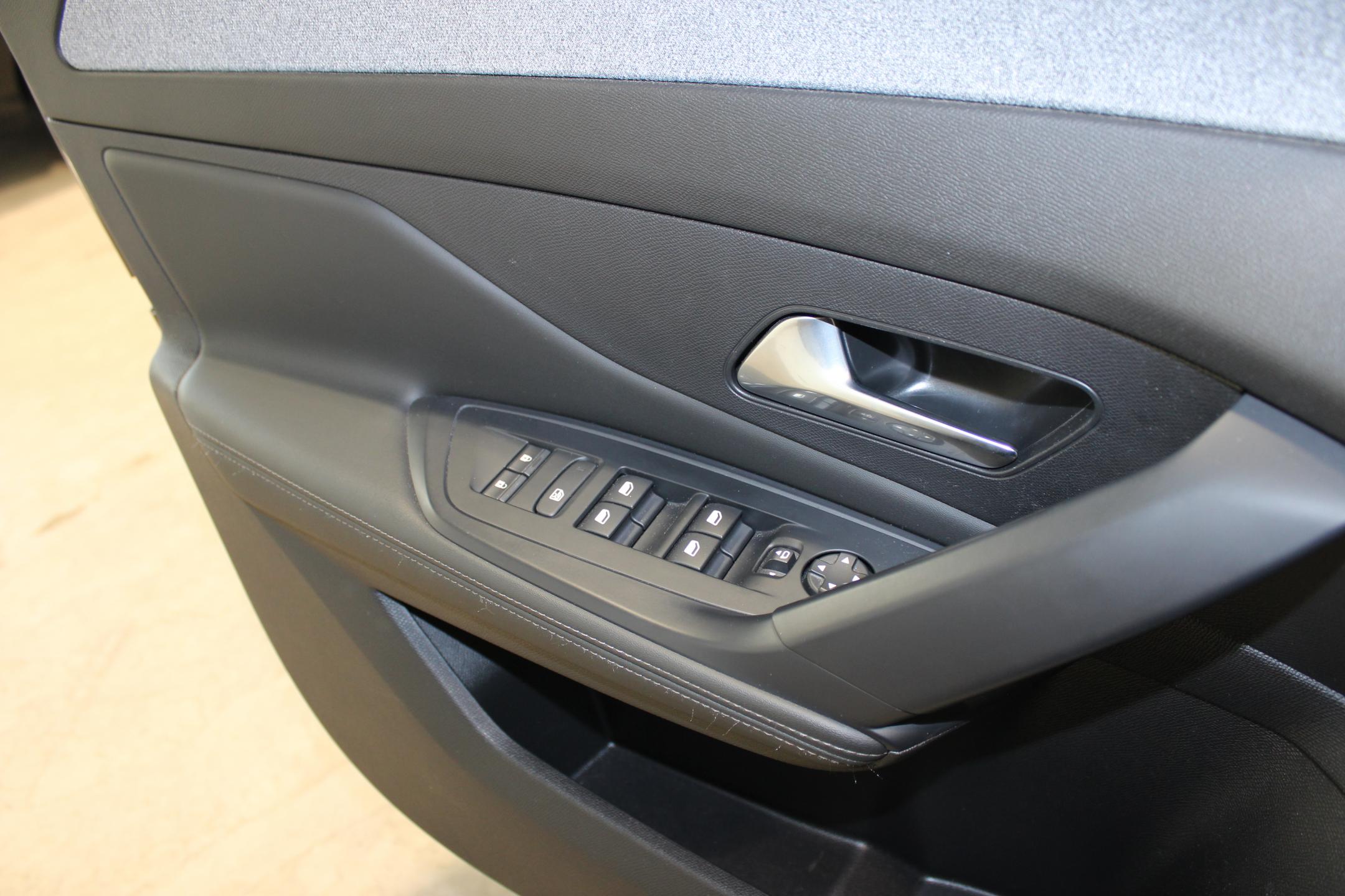 Peugeot 308 hatchback