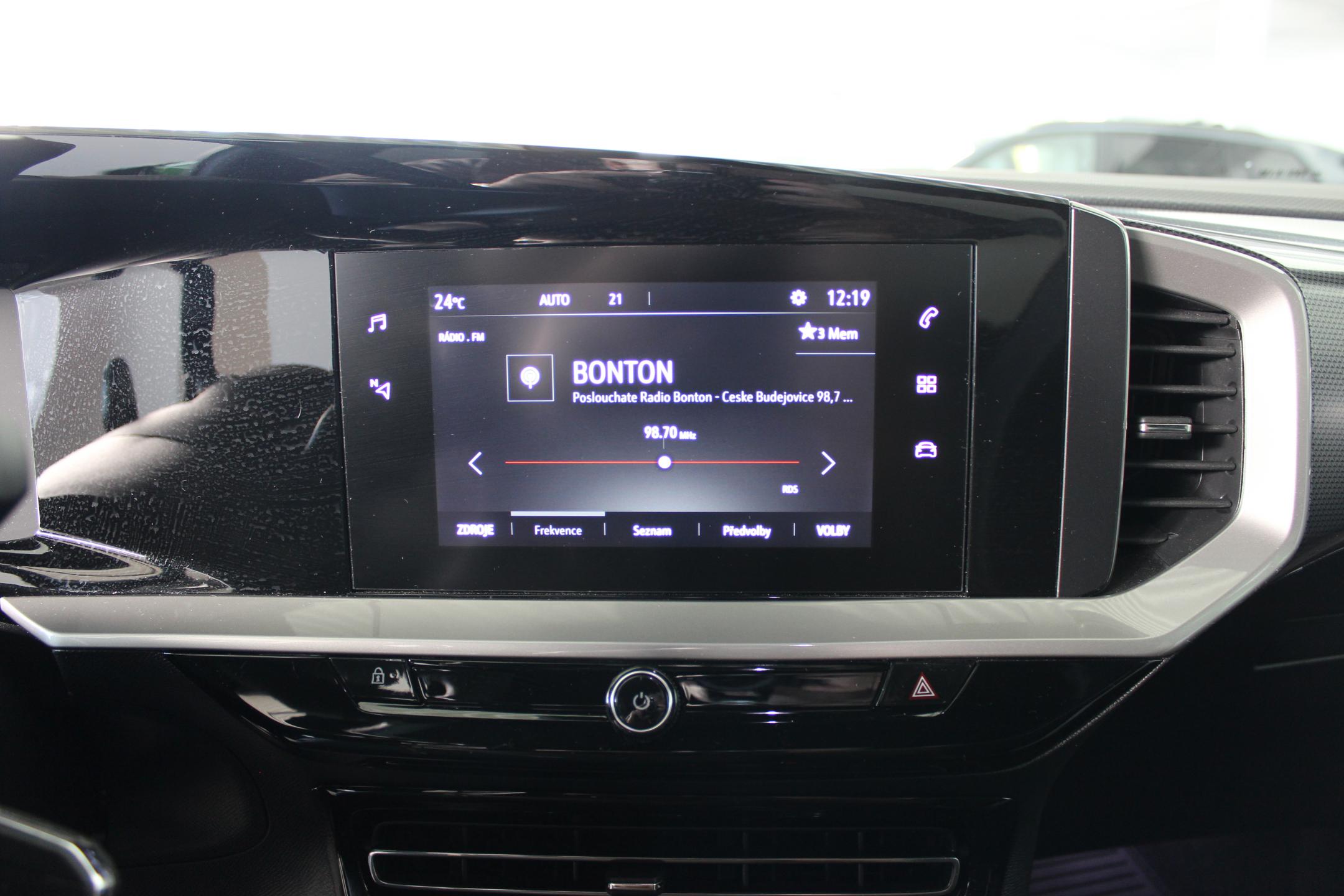 Opel Mokka hatchback