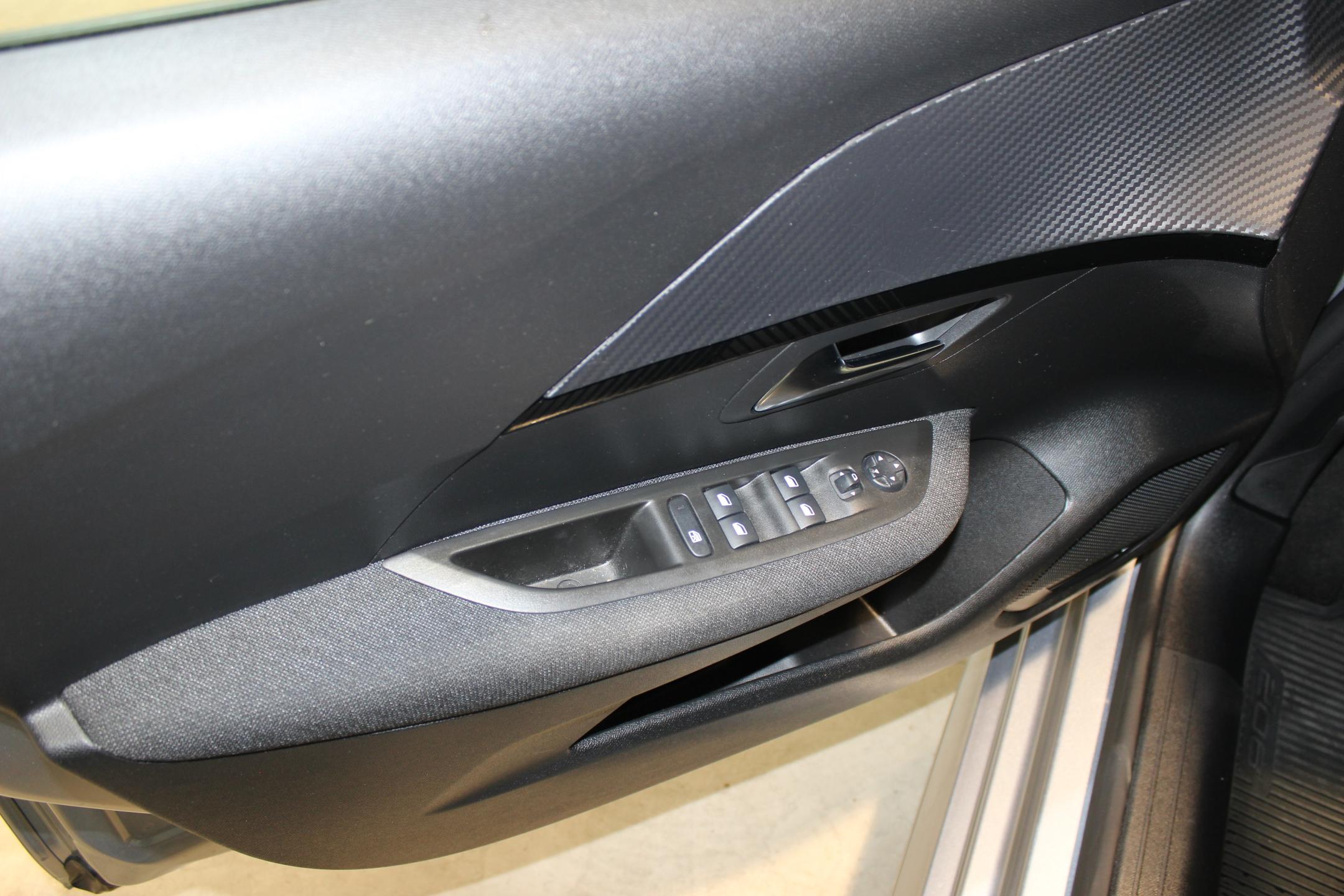 Peugeot 208 hatchback