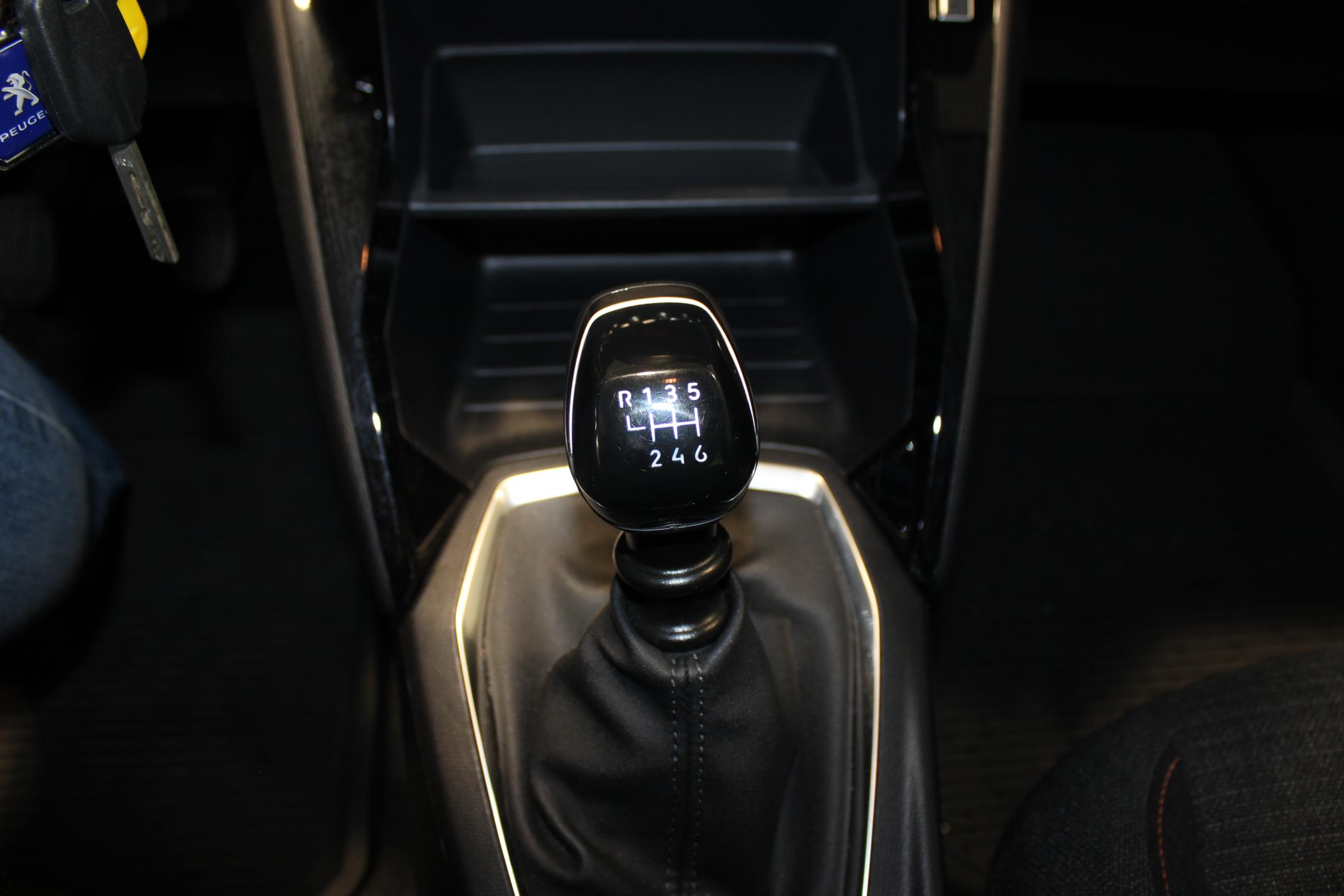 Peugeot 208 hatchback