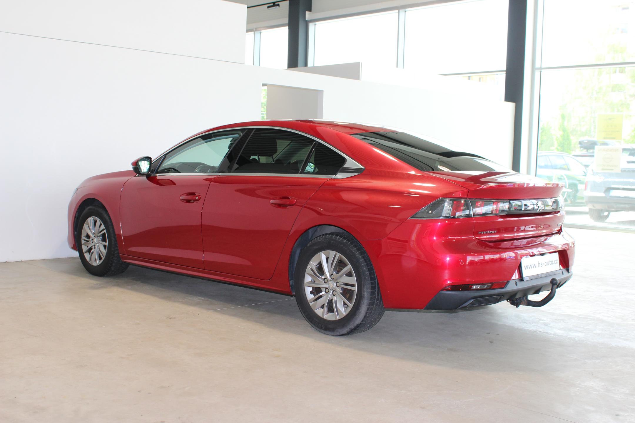 Peugeot 508 limuzína