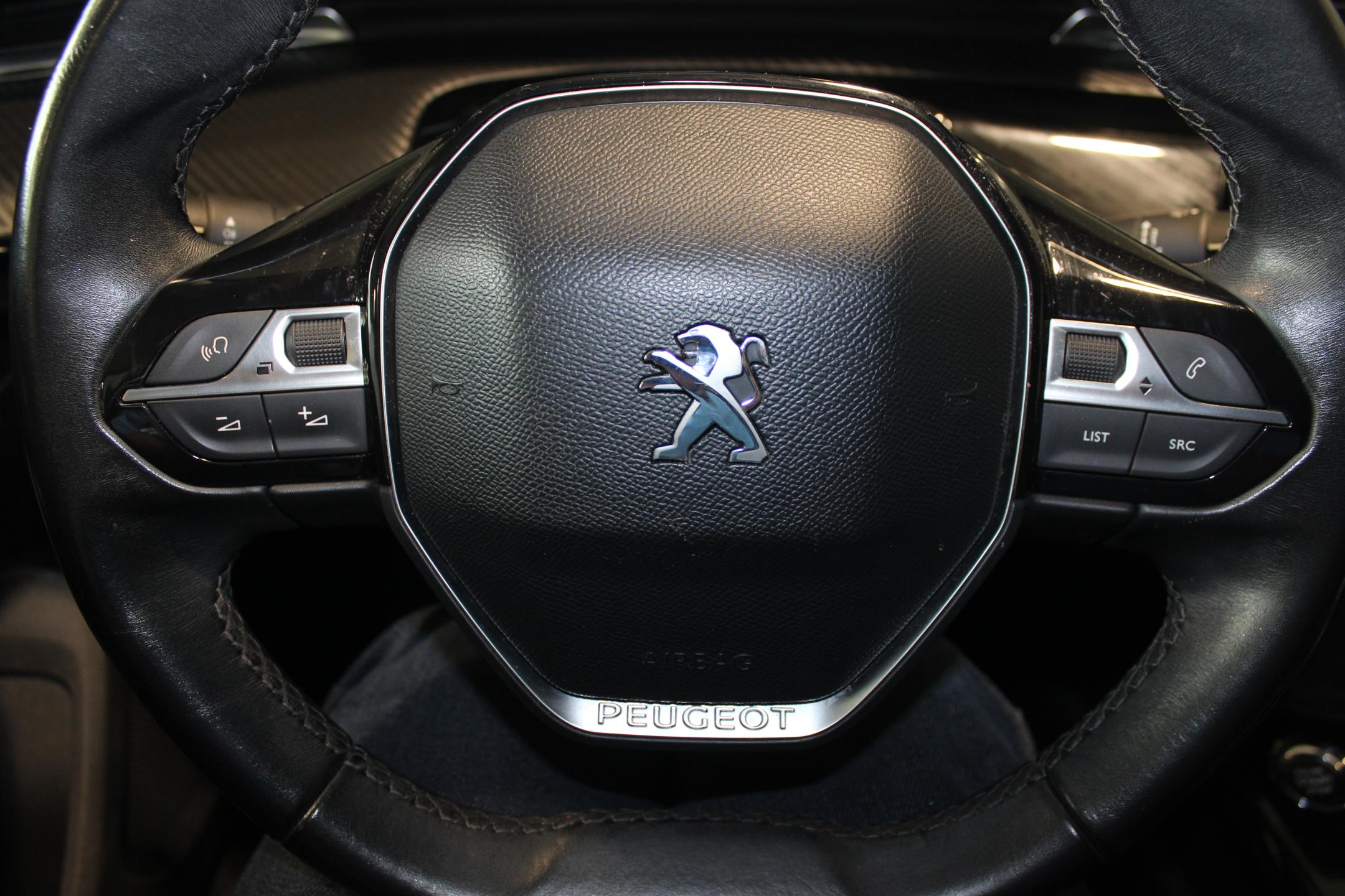 Peugeot 508 limuzína