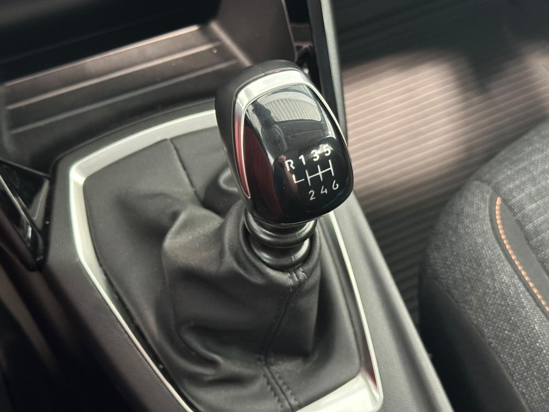 Peugeot 208 hatchback