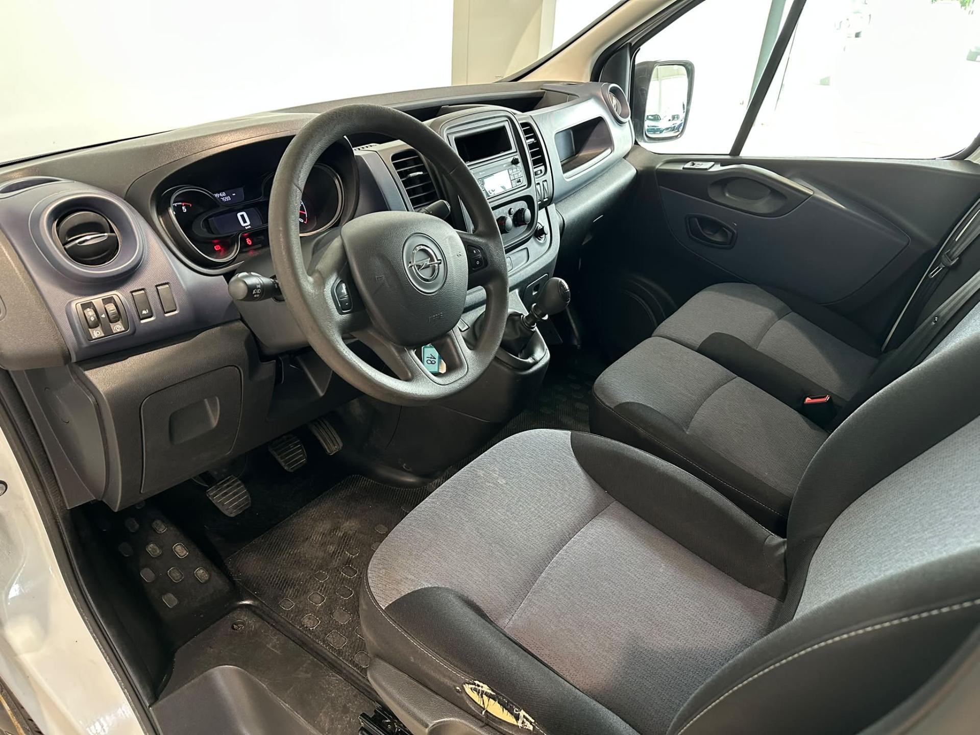 Opel Vivaro skříň