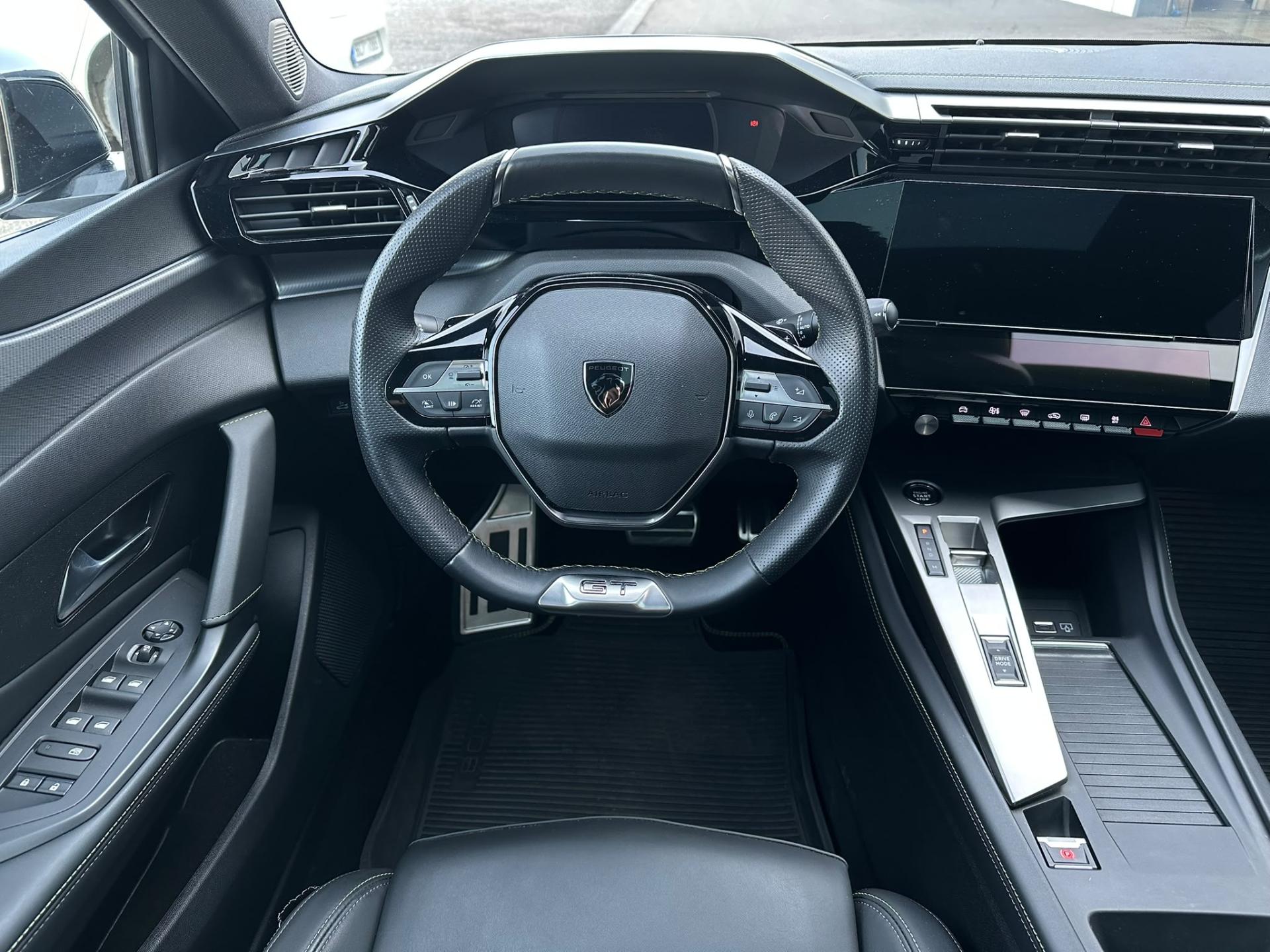 Peugeot 408 liftback
