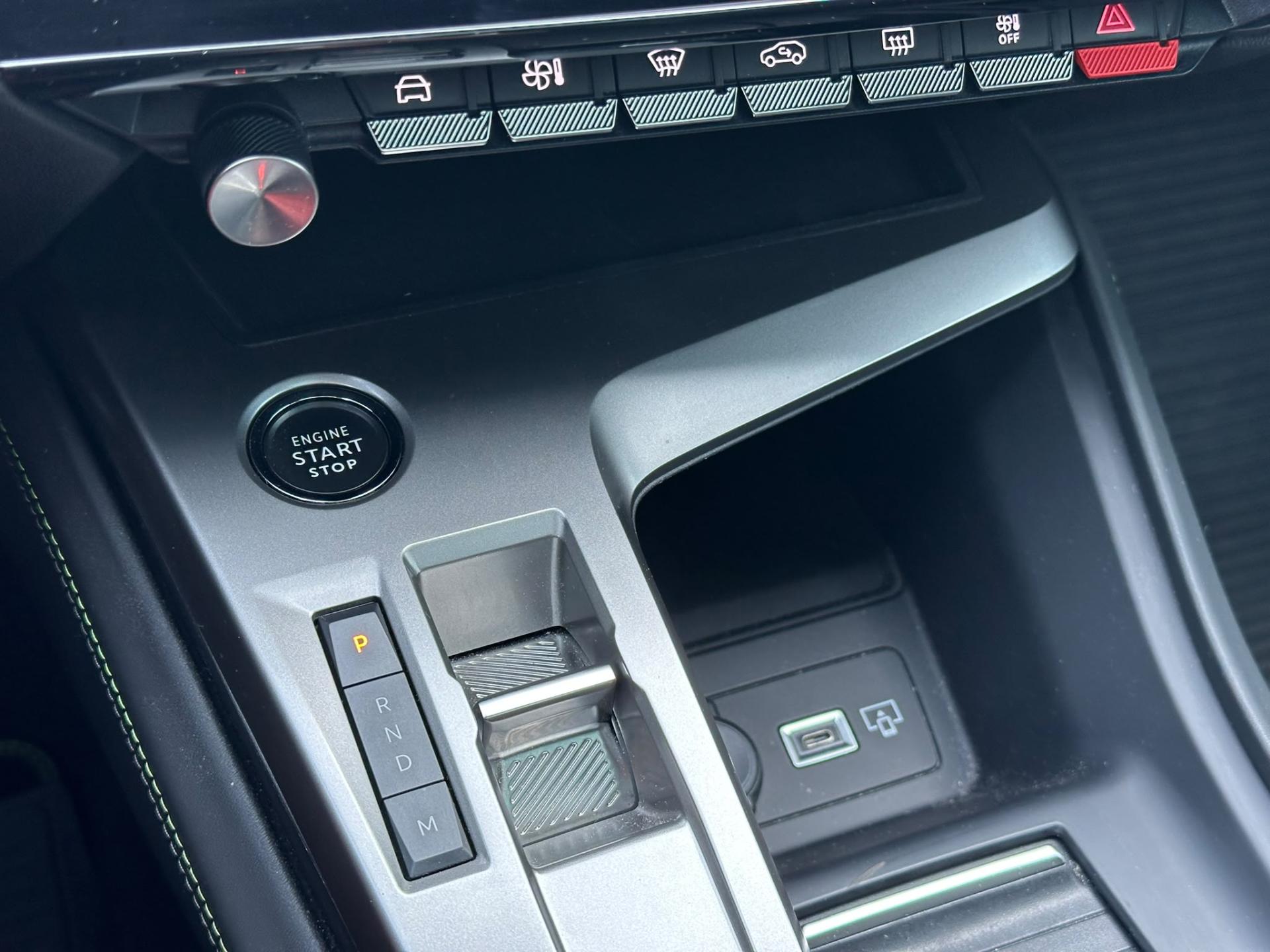 Peugeot 408 liftback