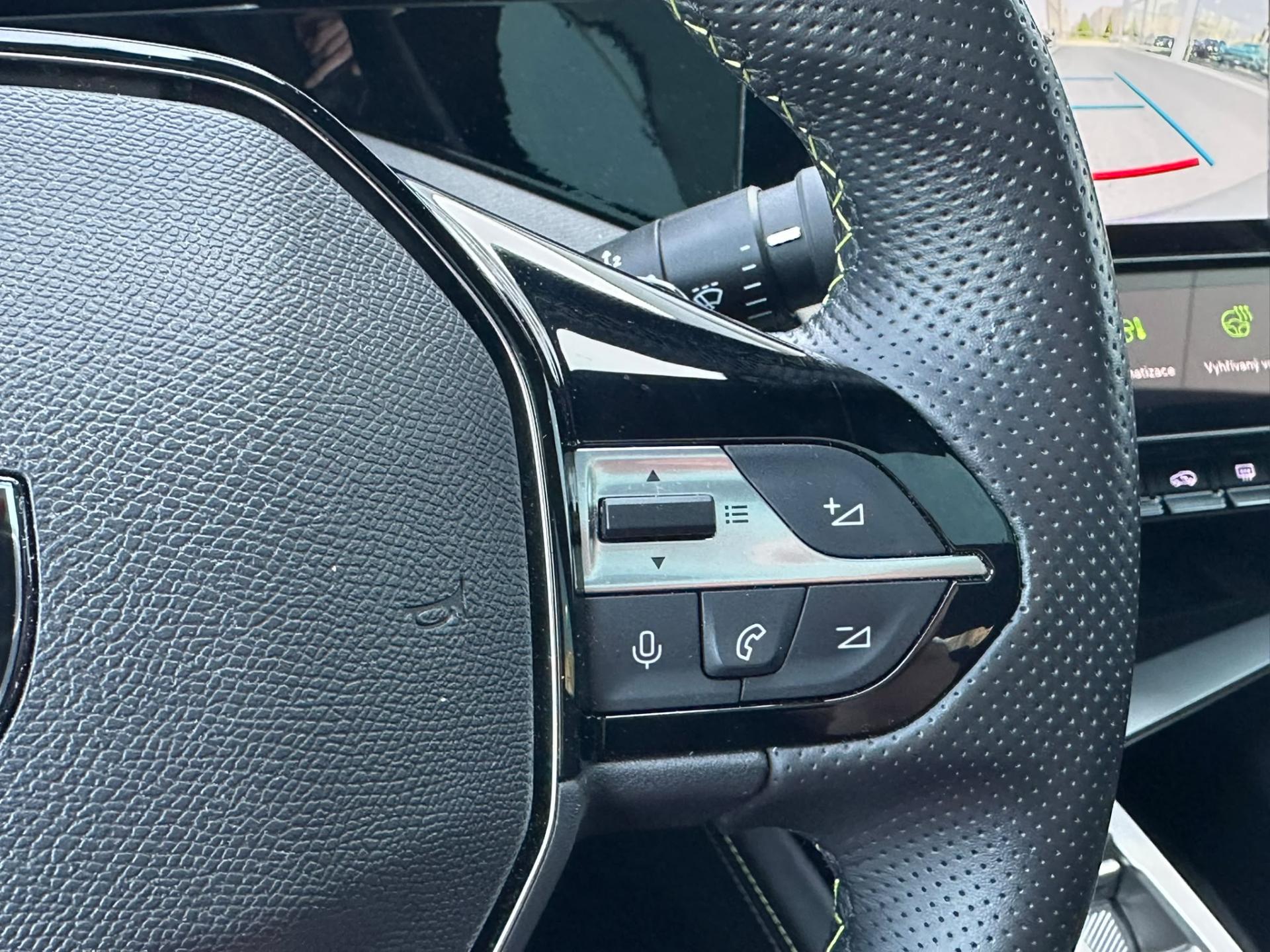 Peugeot 408 liftback