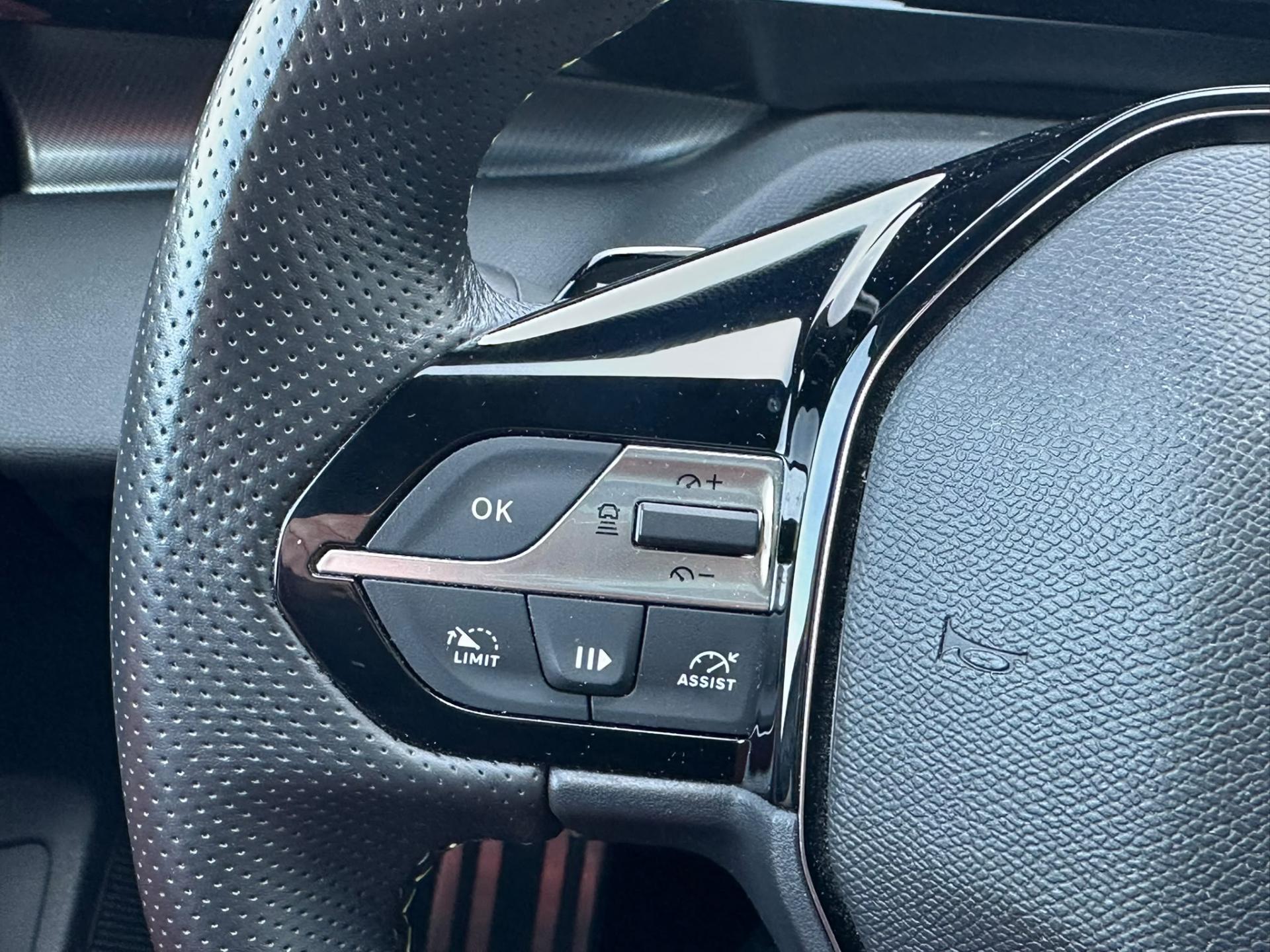 Peugeot 408 liftback