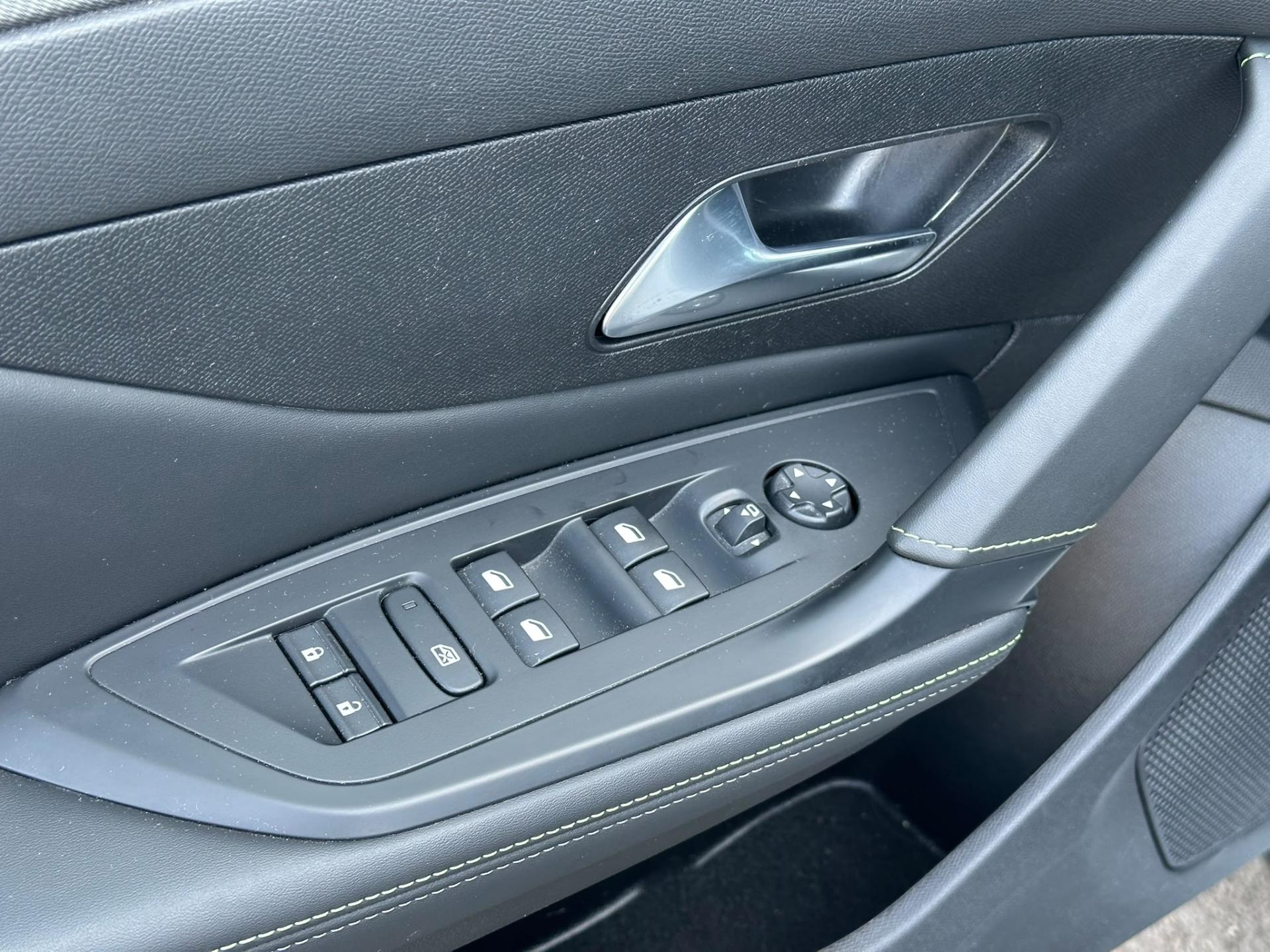 Peugeot 408 liftback
