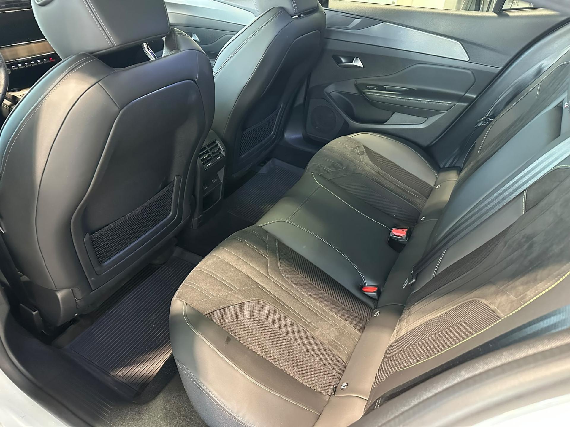 Peugeot 408 liftback