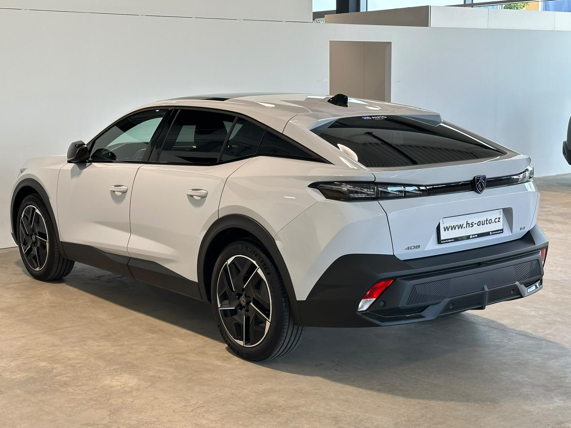 Peugeot 408 liftback
