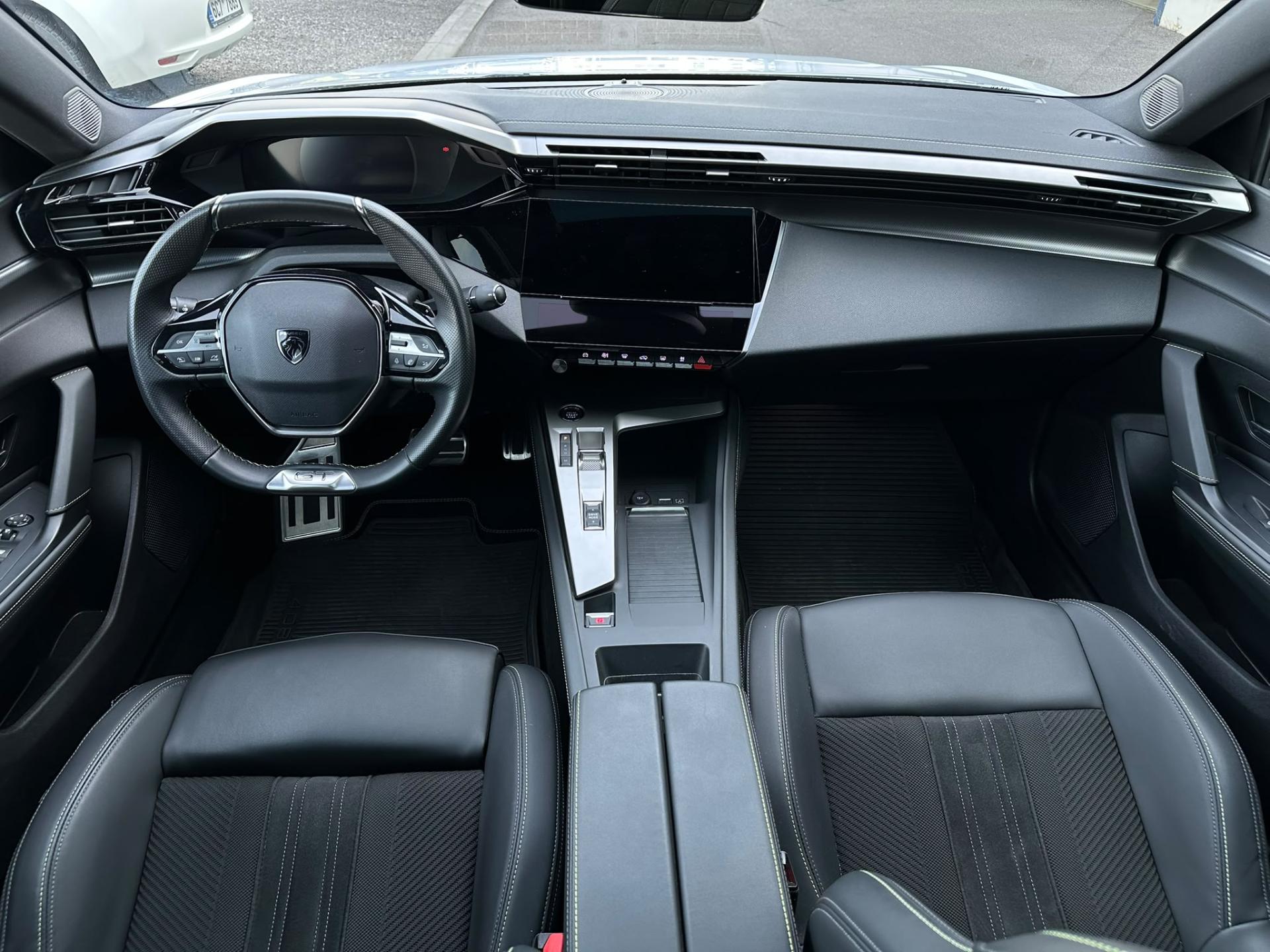Peugeot 408 liftback