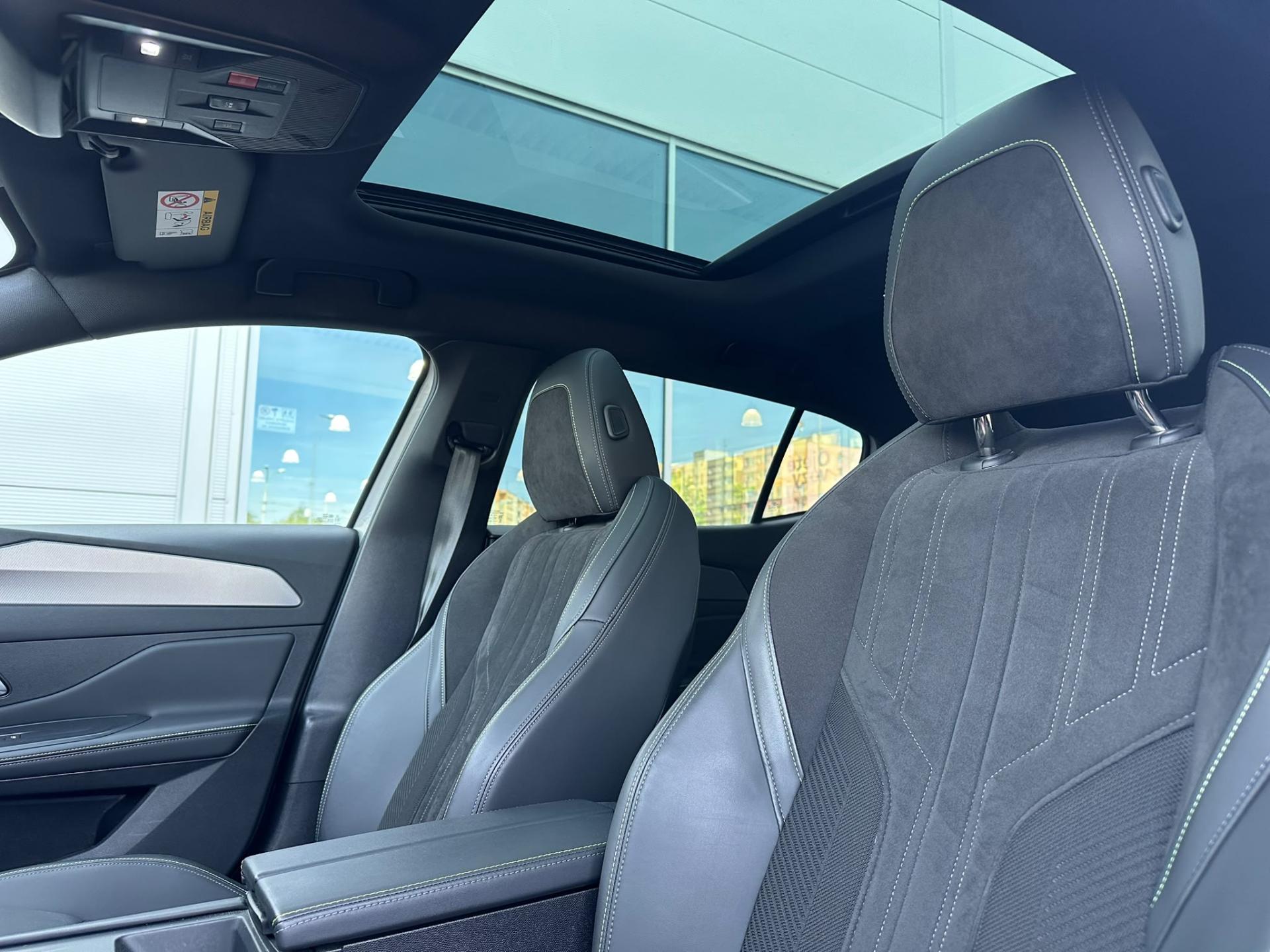 Peugeot 408 liftback