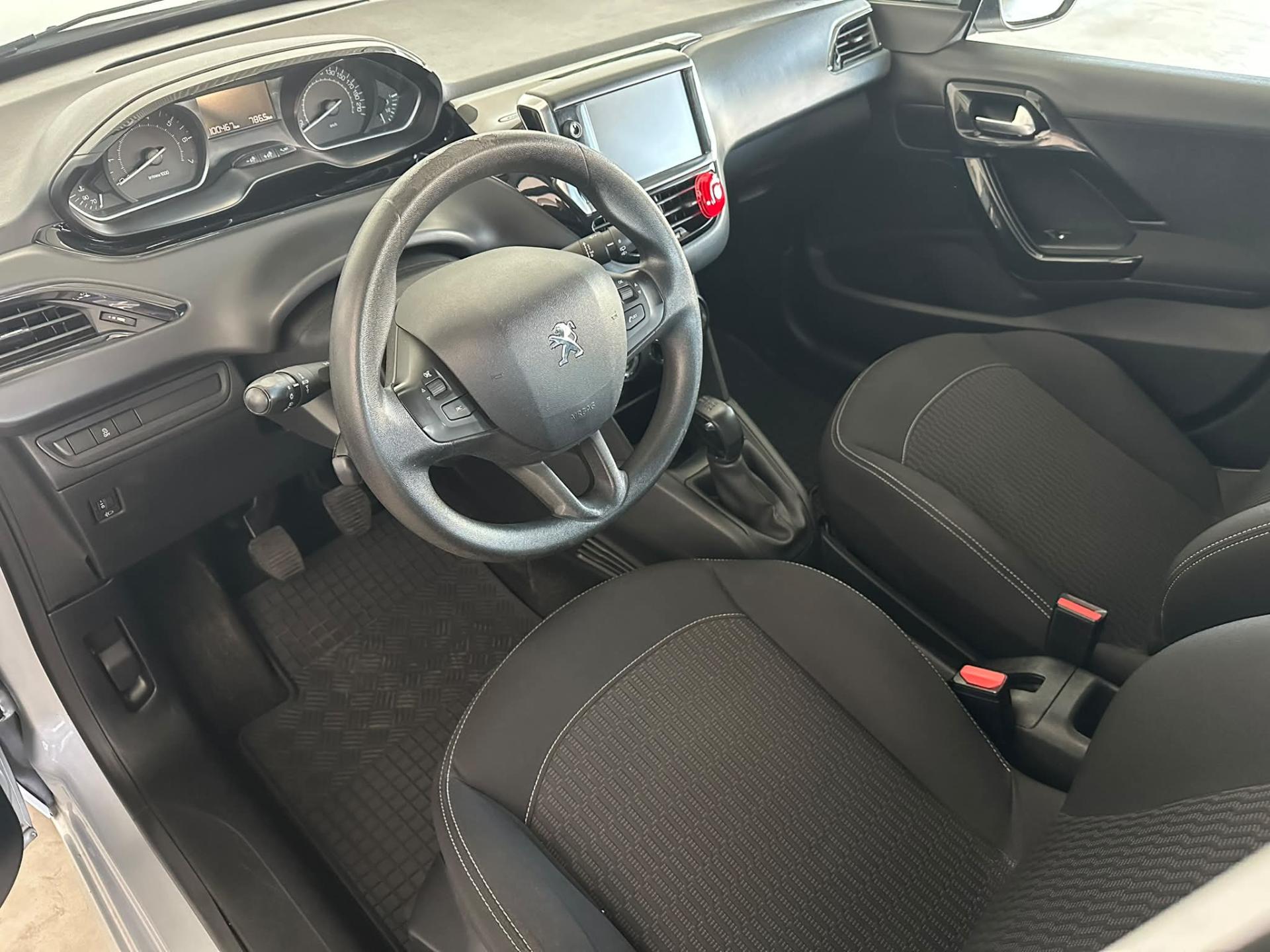 Peugeot 208 hatchback