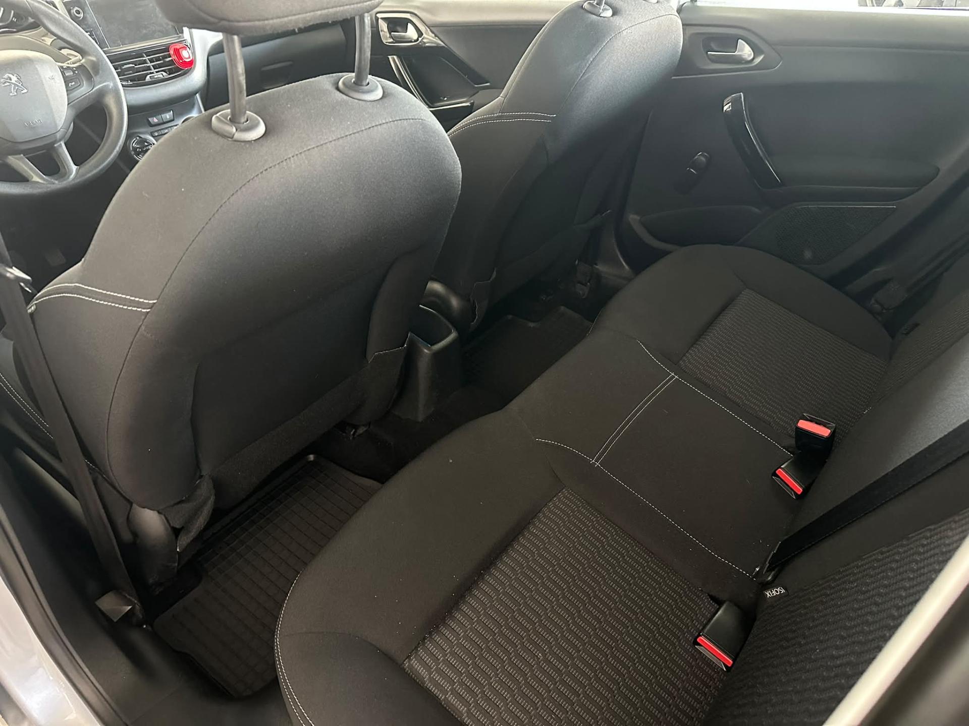 Peugeot 208 hatchback