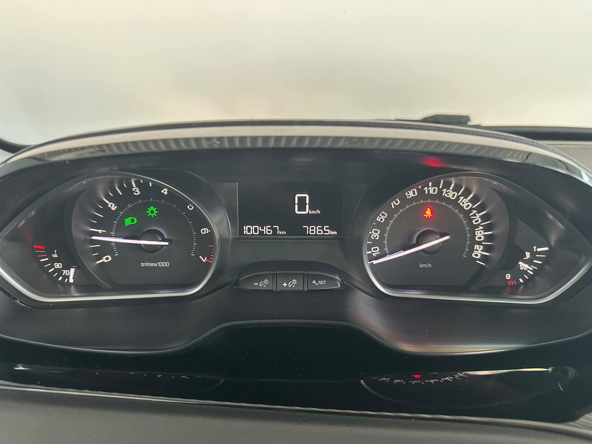 Peugeot 208 hatchback