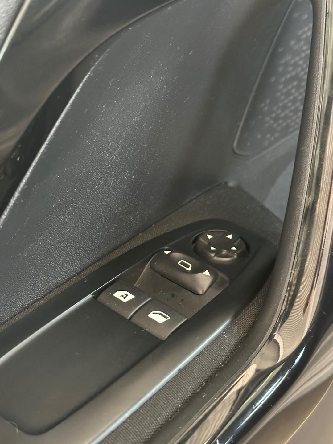 Peugeot 208 hatchback
