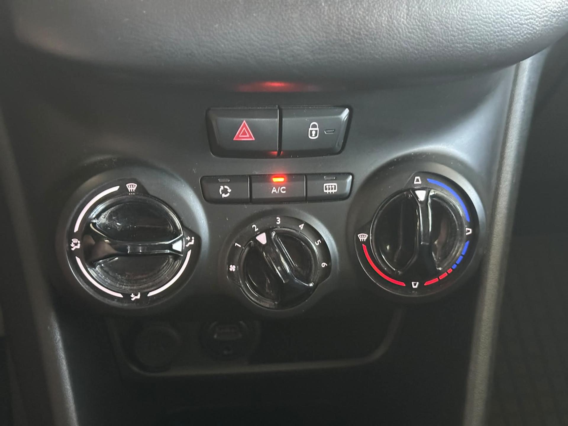 Peugeot 208 hatchback